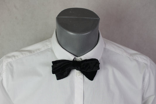 Vintage Frederick Theak pre-tied black velvet check pattern bow tie adjustable