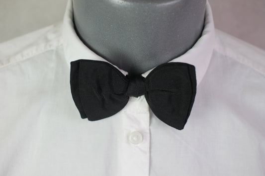 Vintage pre-tied classic black bow tie