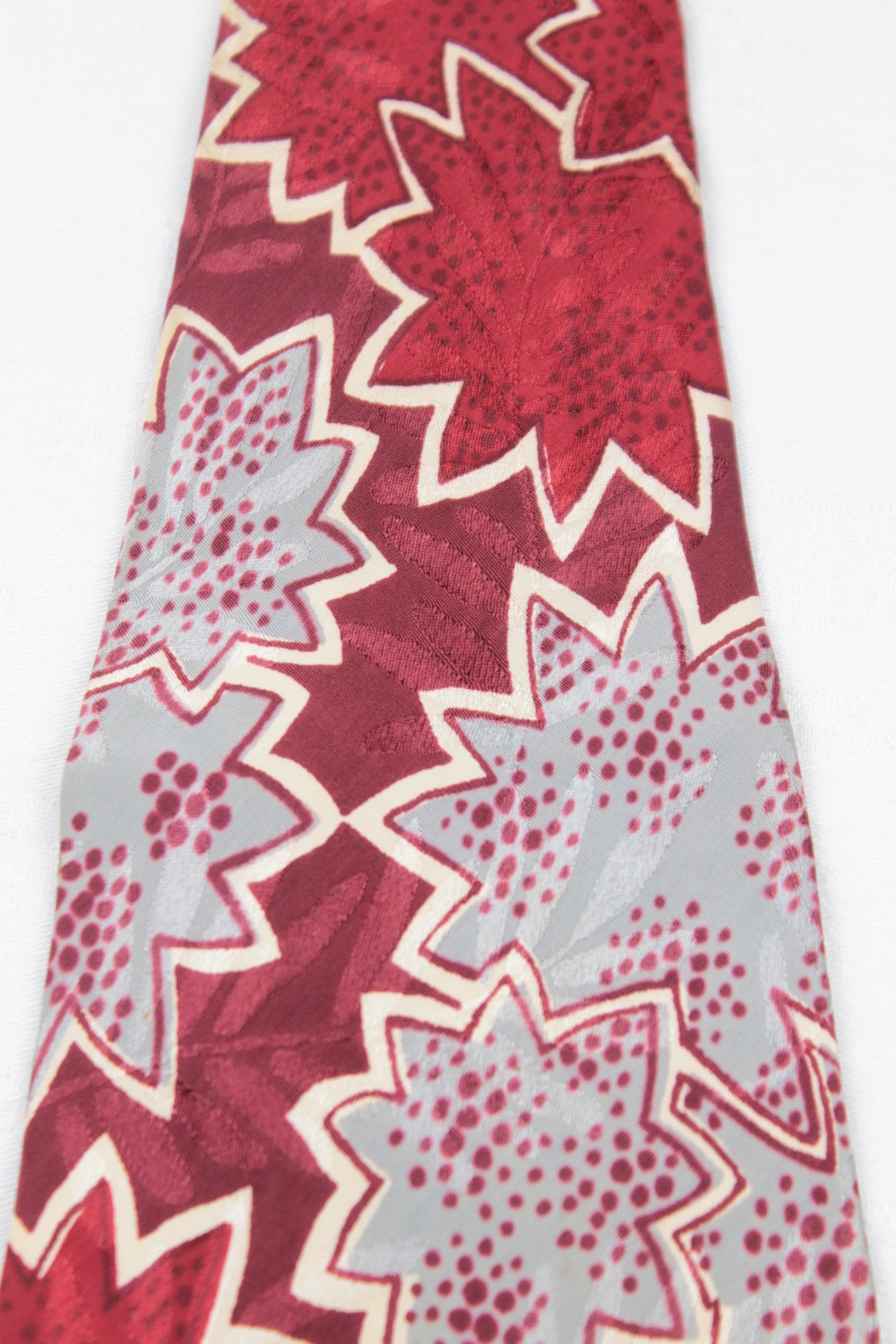 Vintage Schlesingers West New York Dark Red Silver Grey Leaf Pattern Swing Tie 1940s/50s