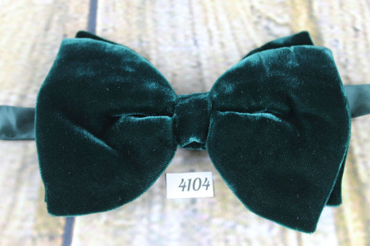 Vintage 1970s Emerald Green Velvet Pre-Tied Bow Tie