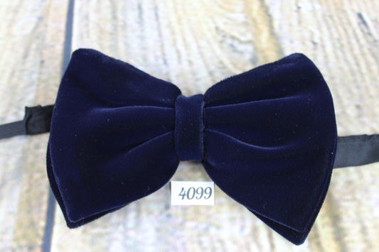 Vintage 1970s Classic Black Velvet Pre-Tied Bow Tie Adjustable