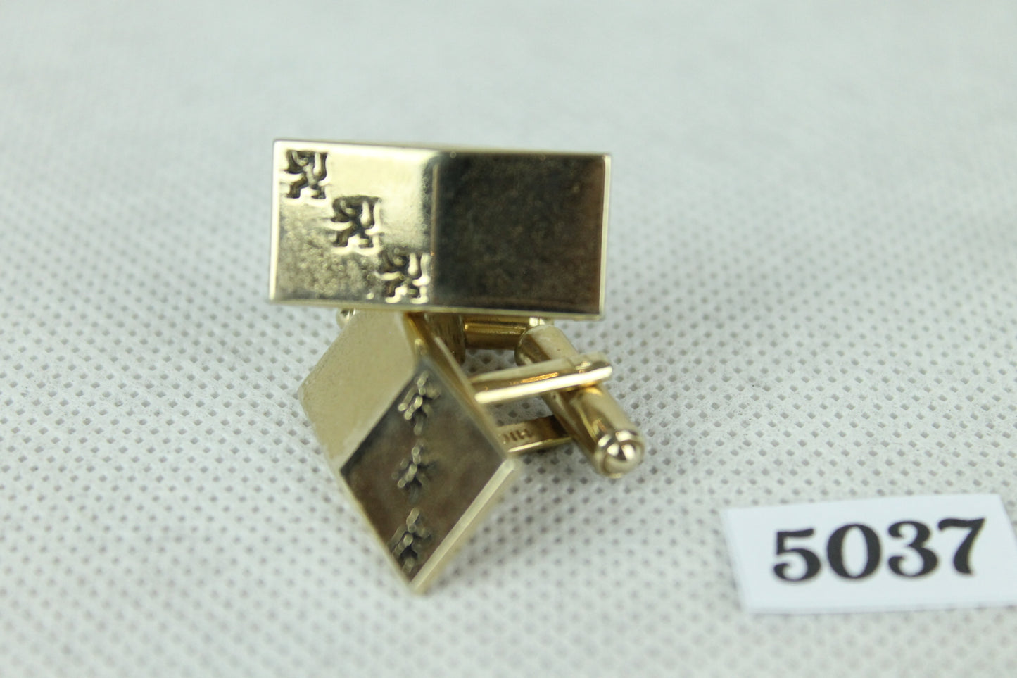 Vintage Gold Metal Oblong Three Lions Cuff Links
