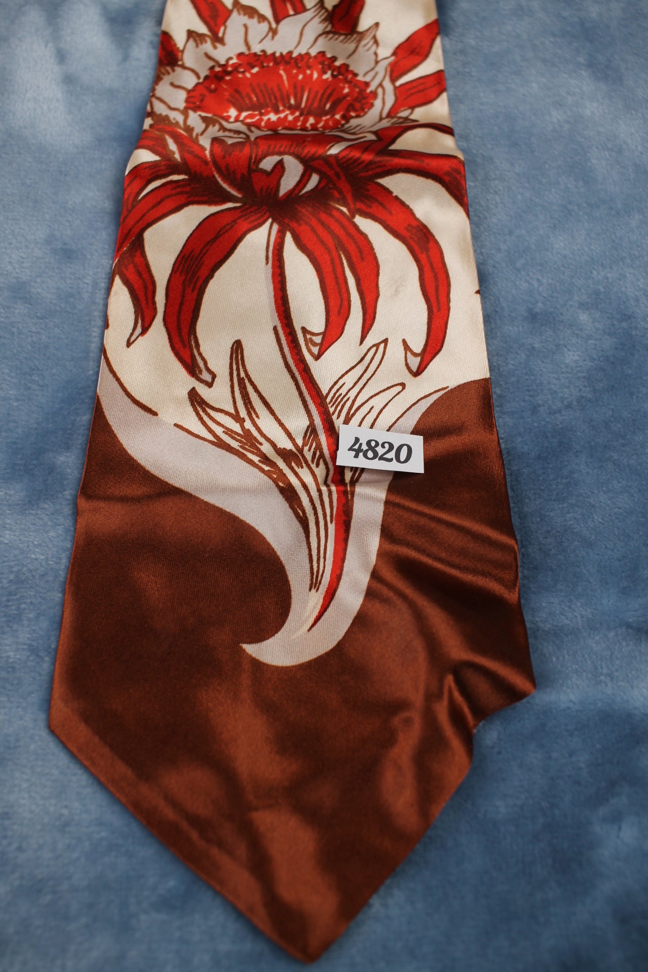 Vintage Wilshire 1940s/50s night blooming cereus cream brown red pattern swing tie