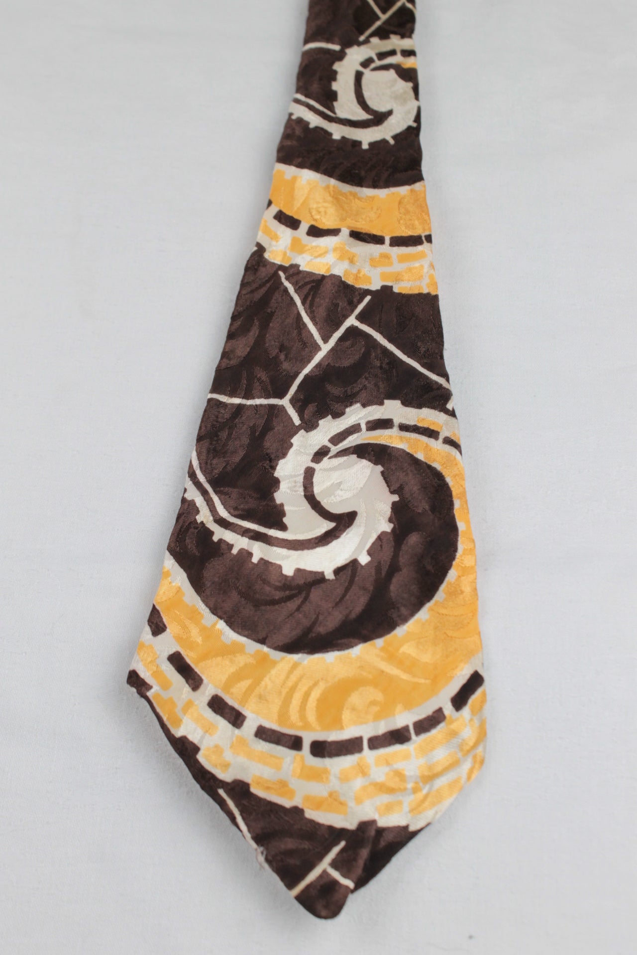 Vintage Wilcrest Wilson Brothers Chocolate Brown Gold Silver Pattern Swing Tie 1940s/50s