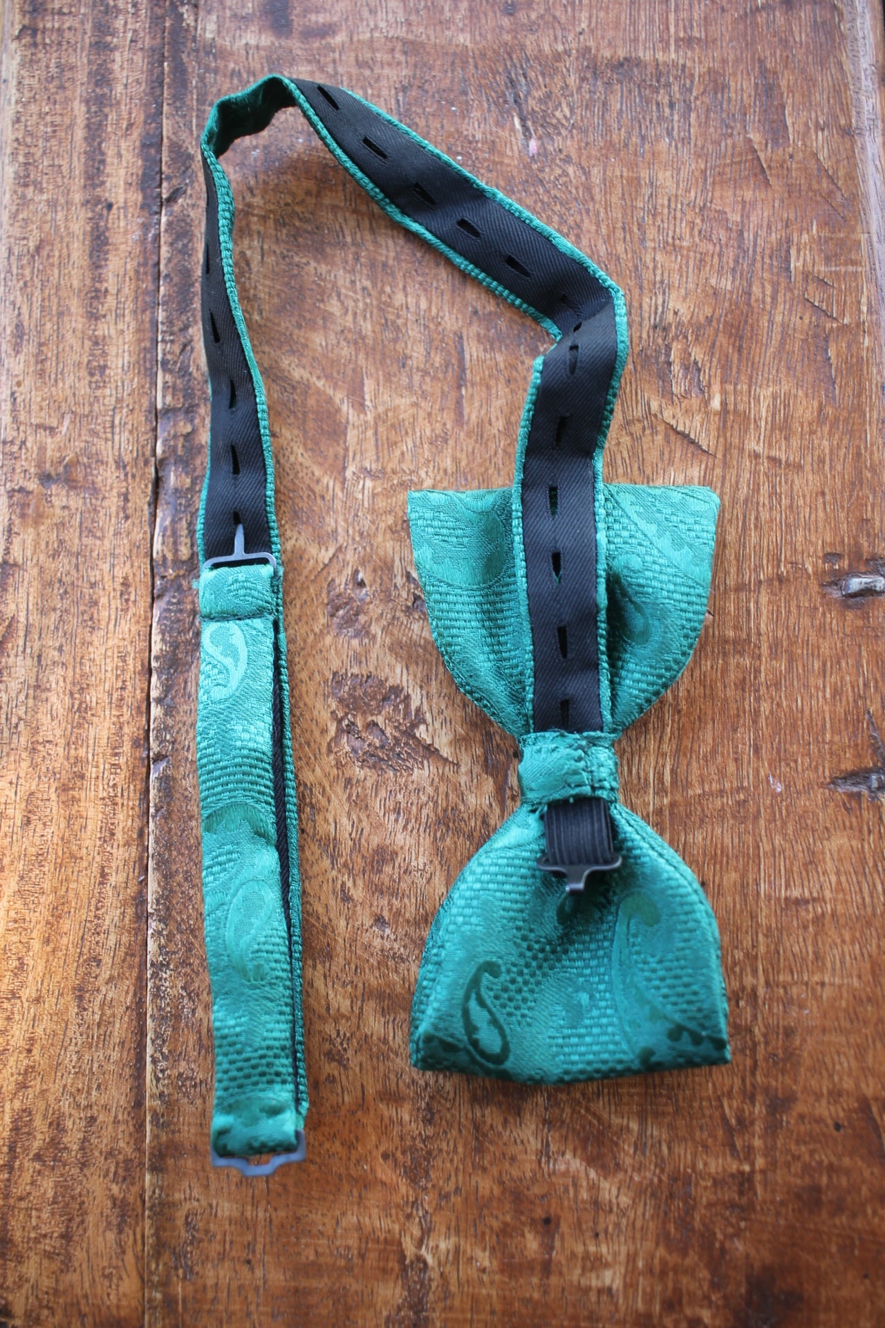 Vintage Frederick Theak pre-tied green jacquard bow tie and handkerchief set adjustable