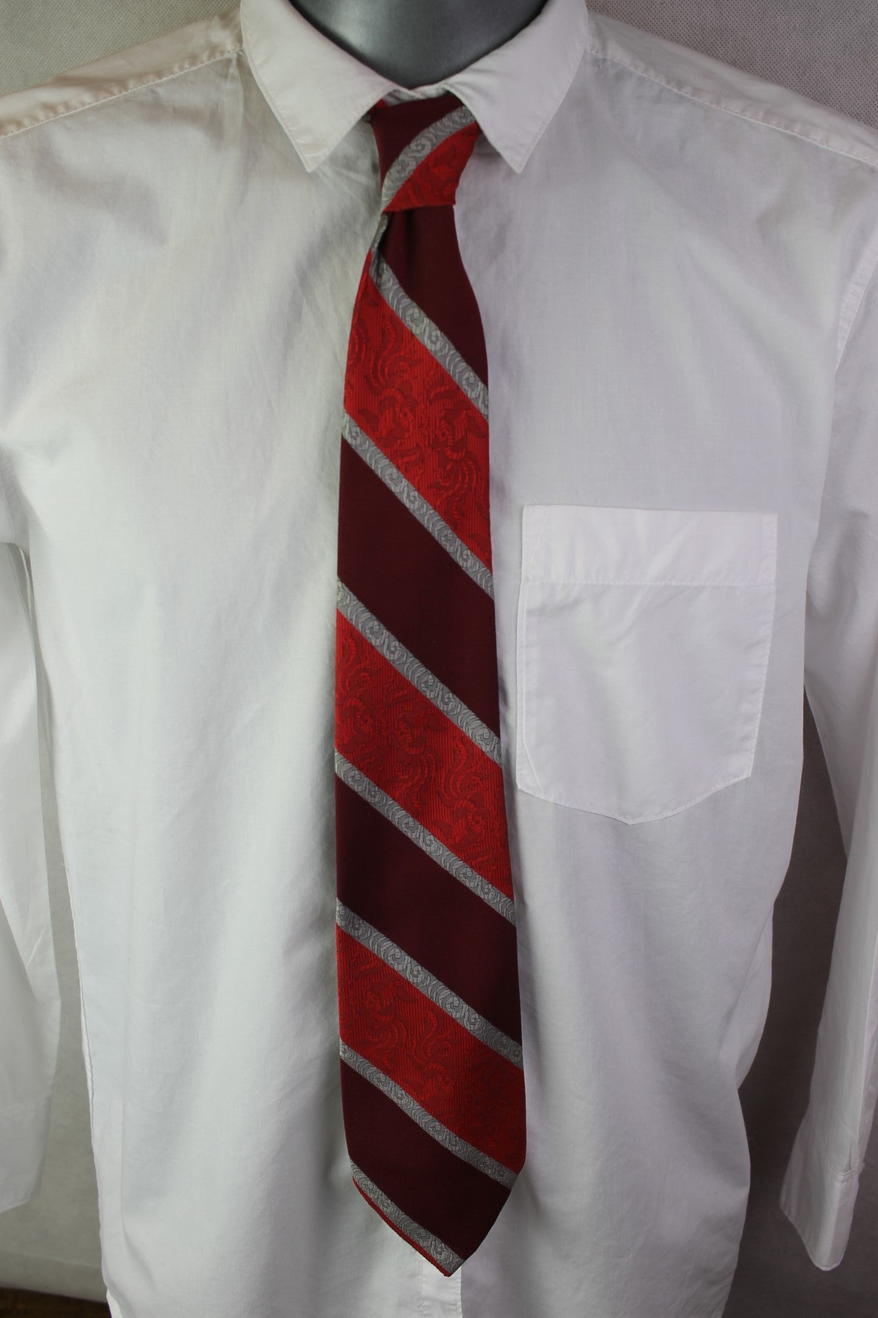 Vintage ILG'S Elizabeth 1950s burgundy silver red striped jacquard tie