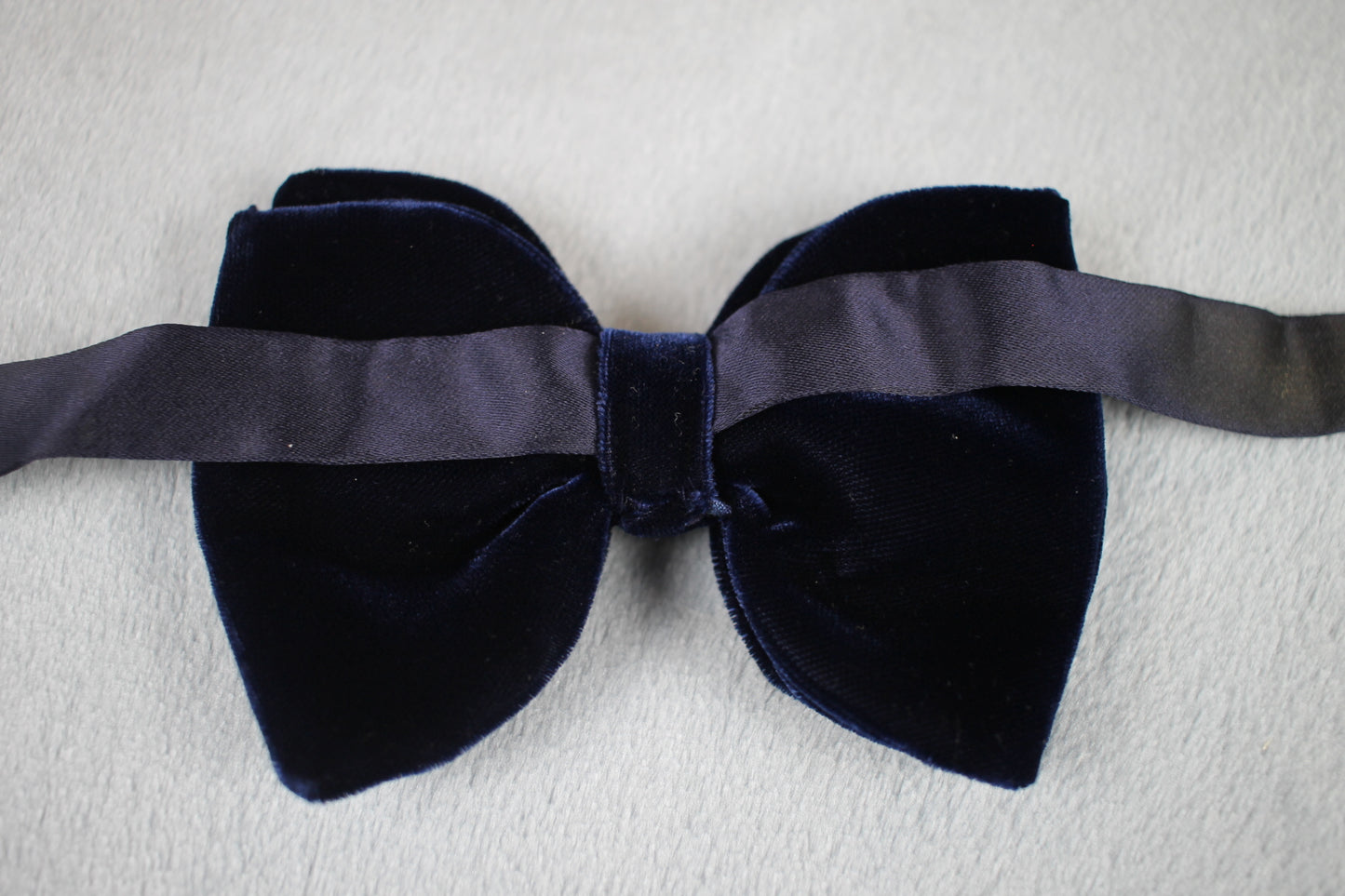 Vintage pre-tied classic large blue velvet bow tie adjustable