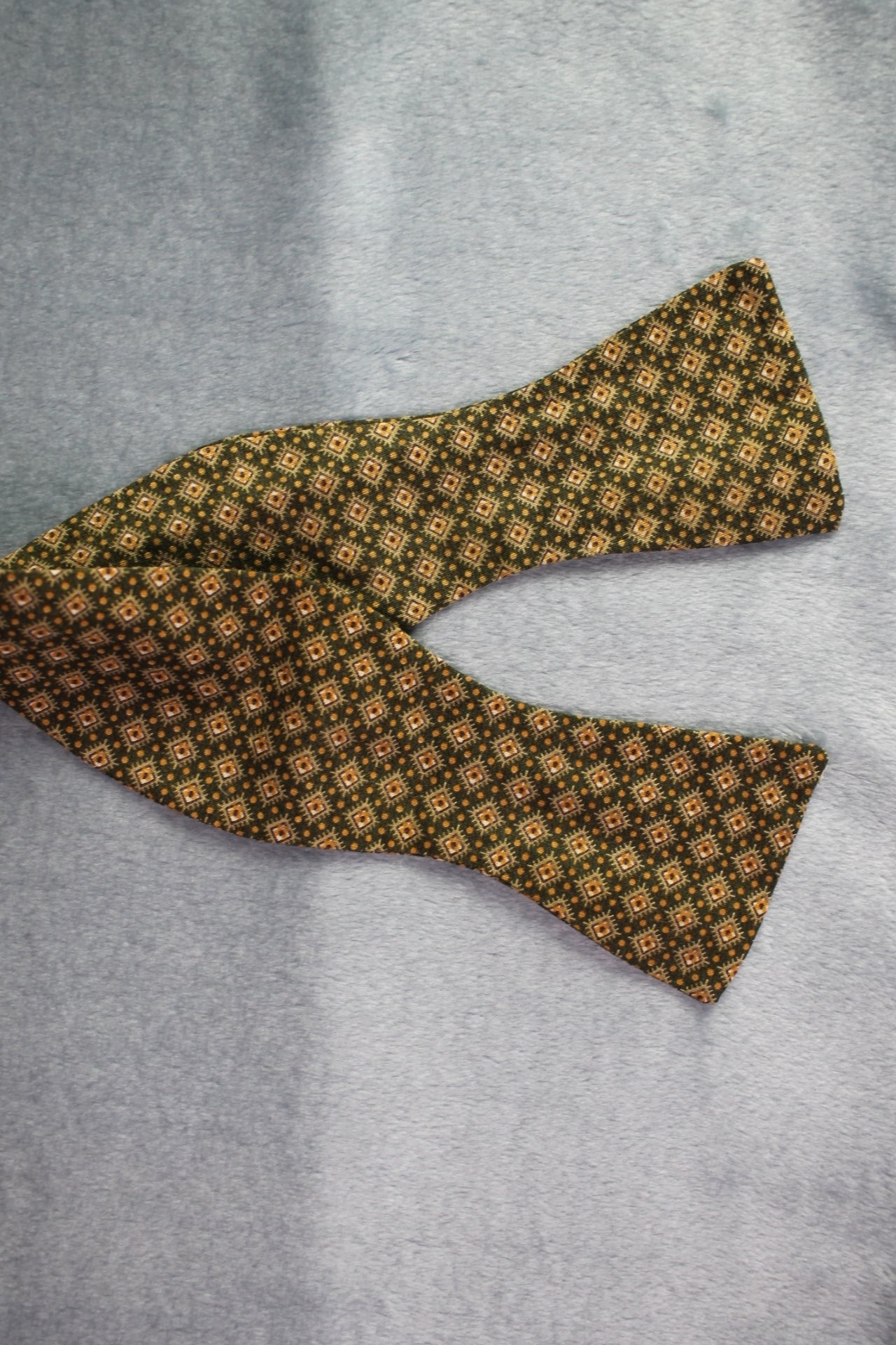 Vintage self tie thistle end green orange pattern bow tie