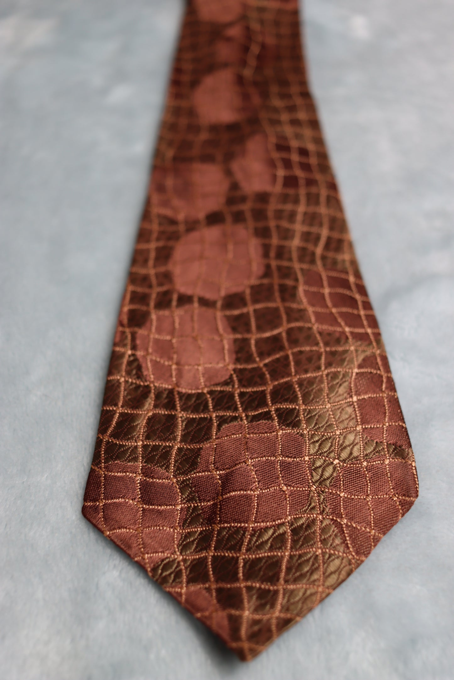 Vintage 1930s/40s Brown Moiré Circles and Mesh Design Swing Tie