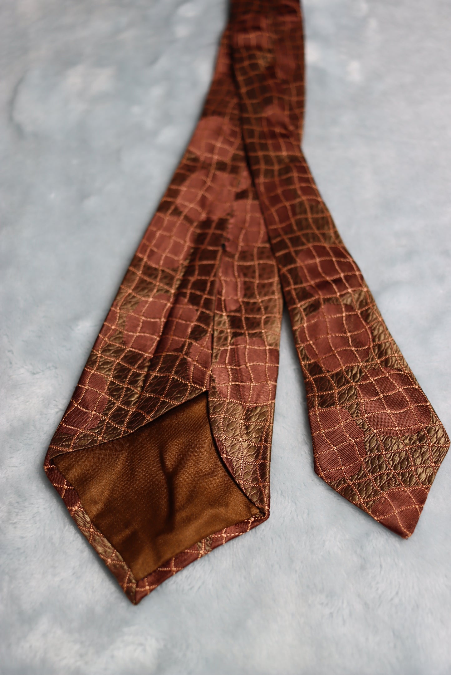 Vintage 1930s/40s Brown Moiré Circles and Mesh Design Swing Tie