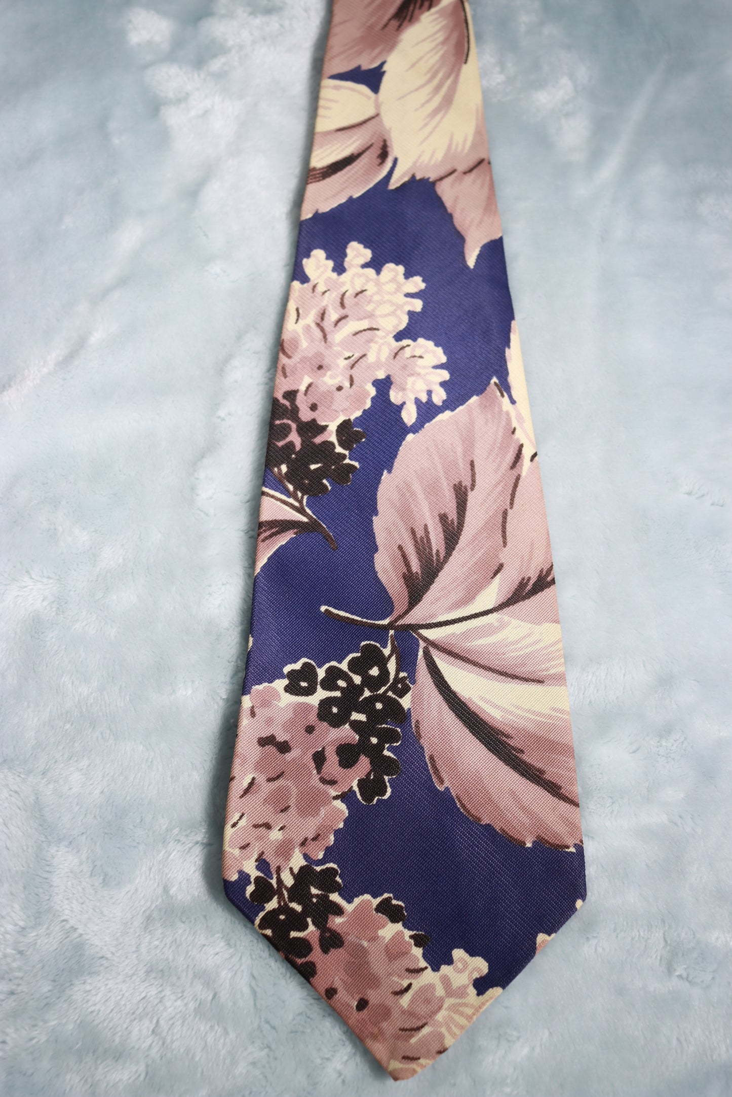 Vintage Wrinkleprof by Majestic Blue Pattern Swing Tie 1950s/60s