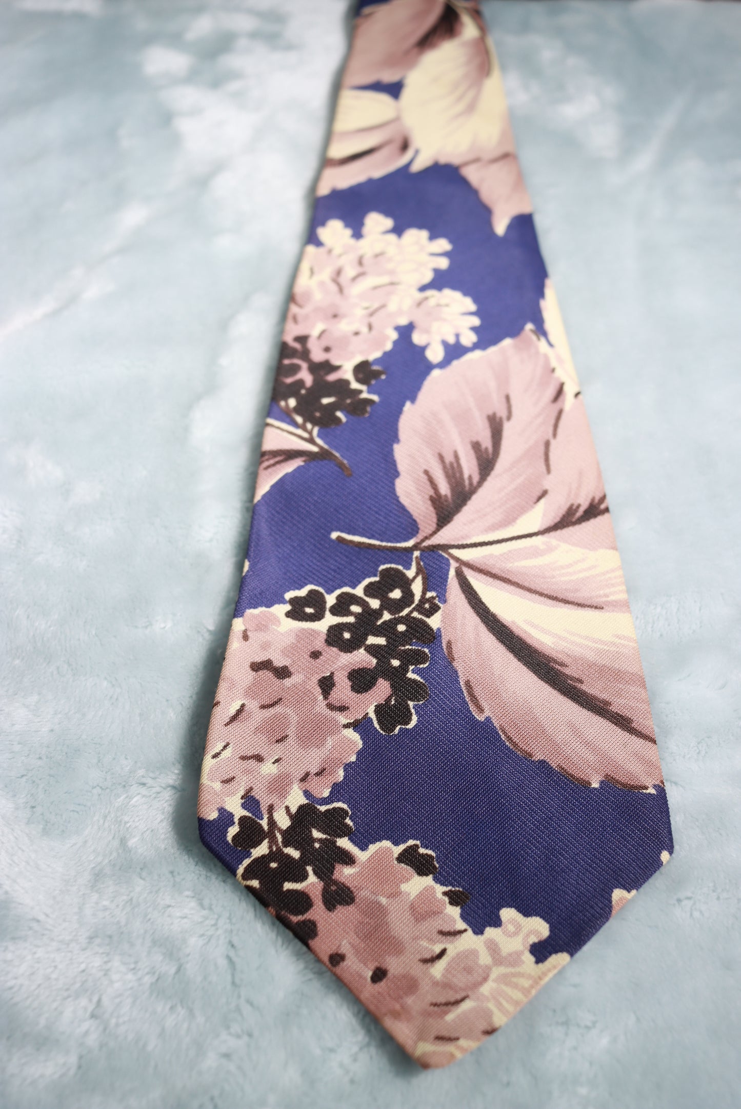 Vintage Wrinkleprof by Majestic Blue Pattern Swing Tie 1950s/60s