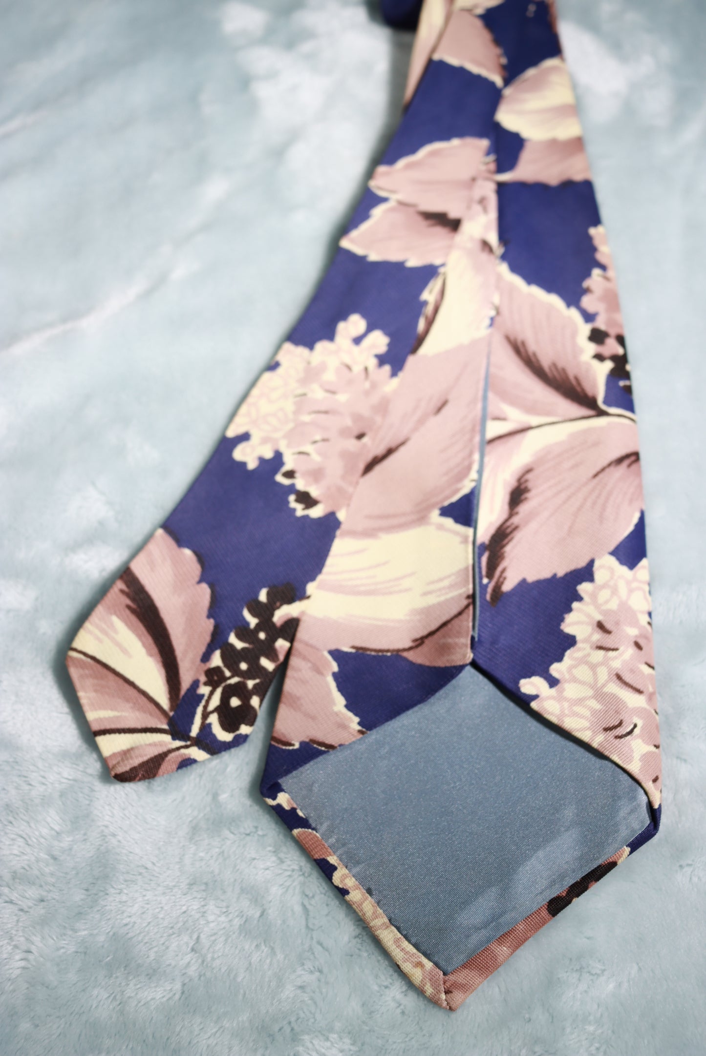 Vintage Wrinkleprof by Majestic Blue Pattern Swing Tie 1950s/60s