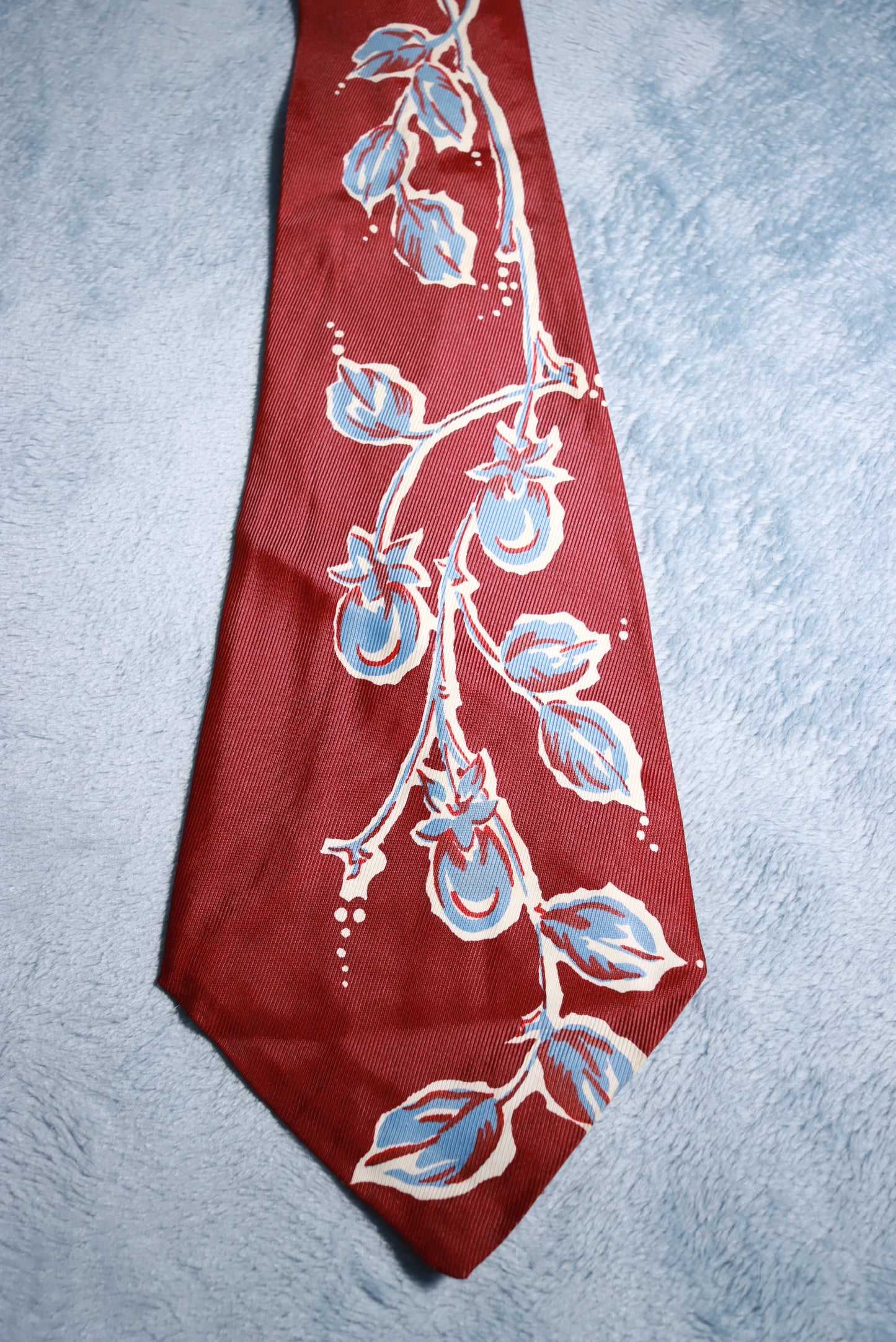 Burgundy & Blue Berries on Vine Vintage Swing Tie 1940s/50s