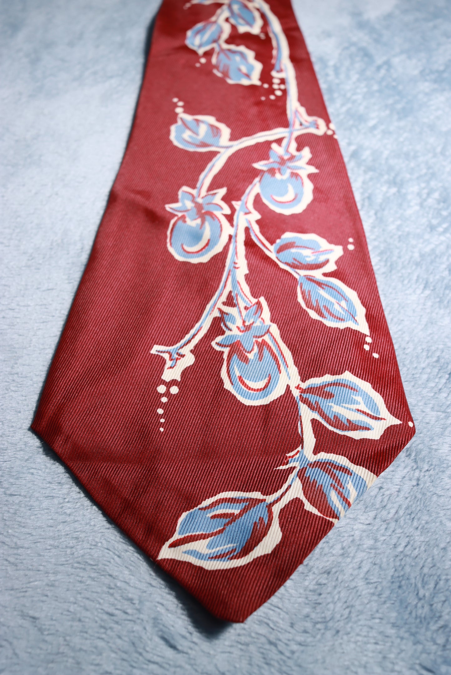 Burgundy & Blue Berries on Vine Vintage Swing Tie 1940s/50s