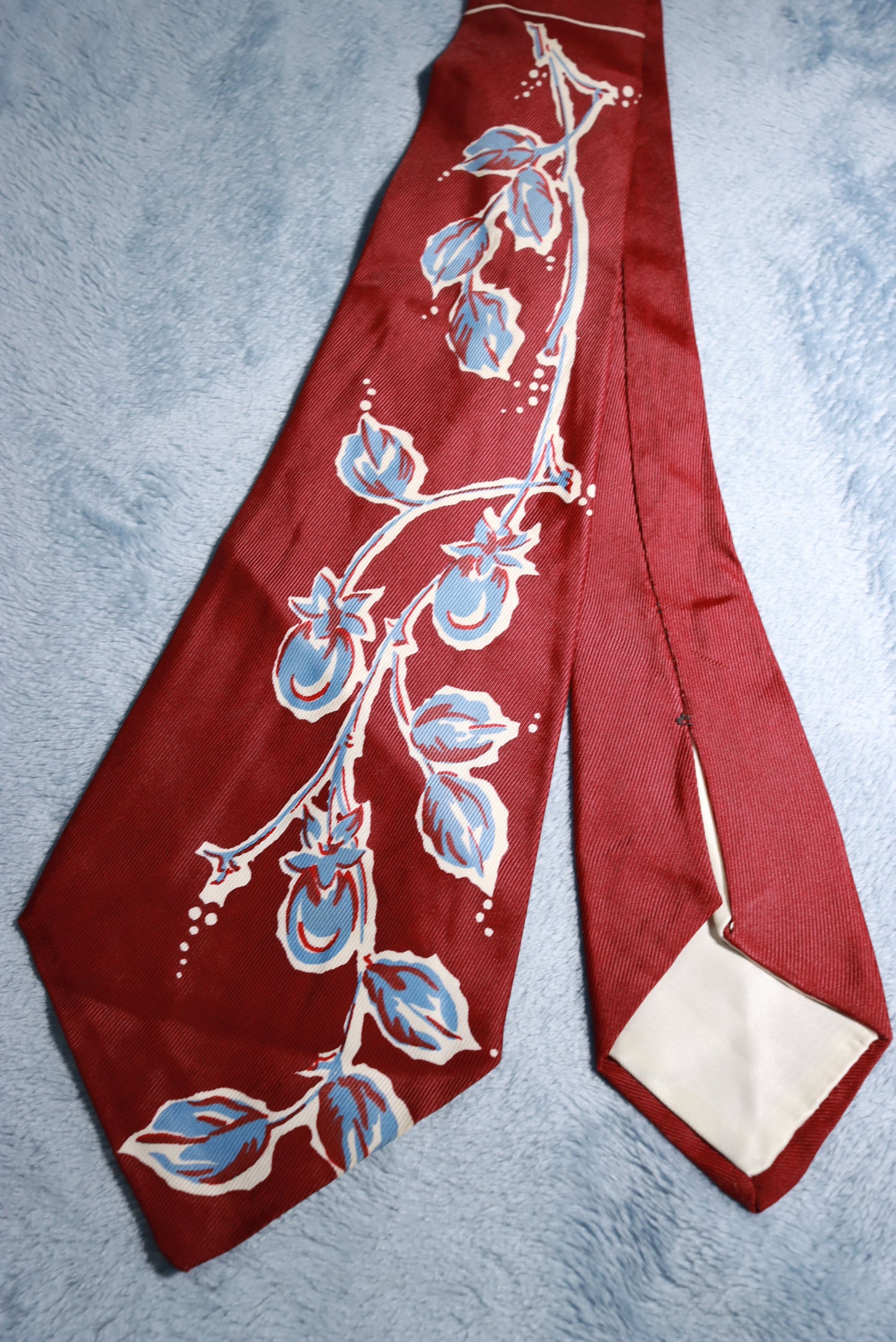 Burgundy & Blue Berries on Vine Vintage Swing Tie 1940s/50s