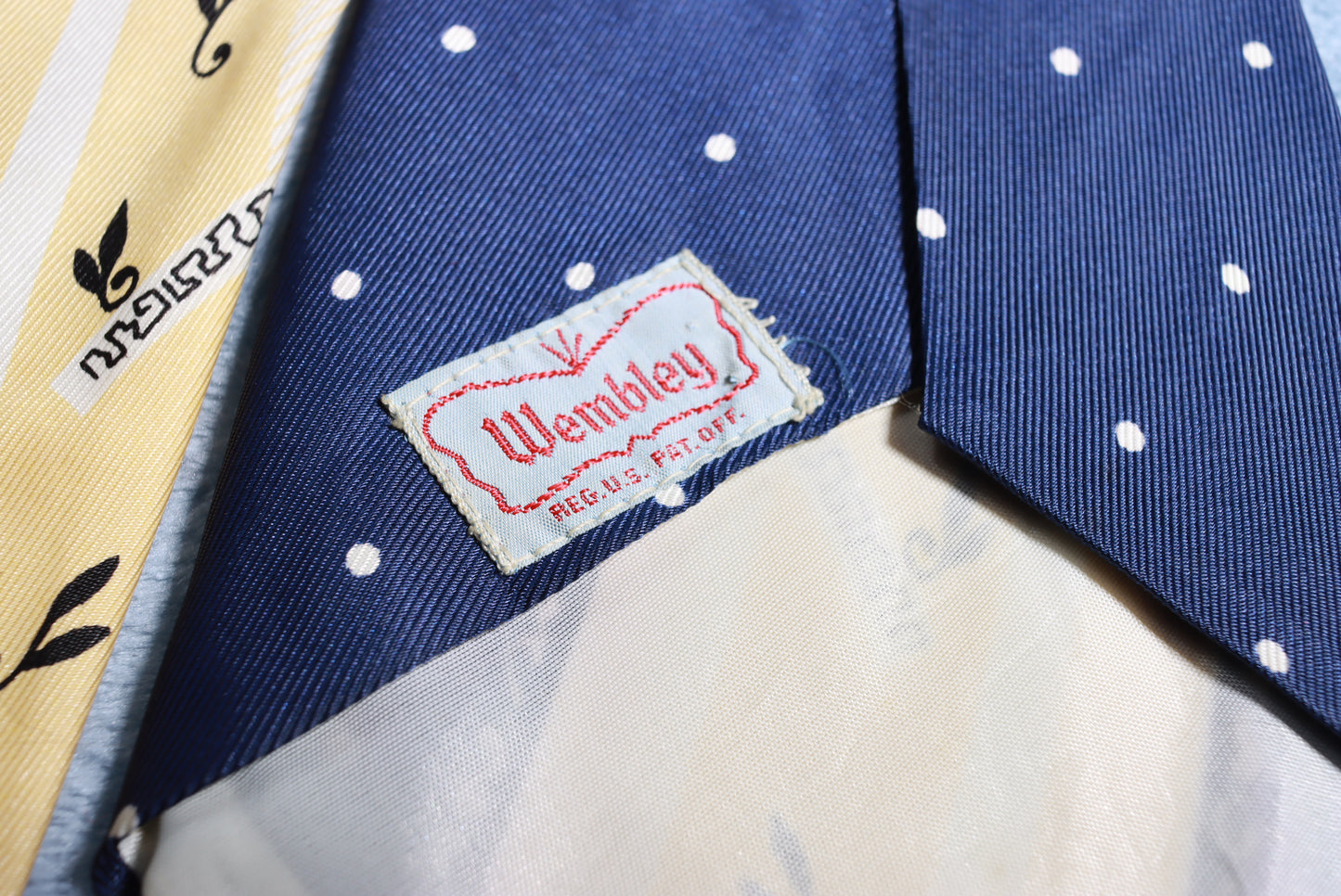 Wembley Blue and Creams Vintage Swing Tie 1940s/50s