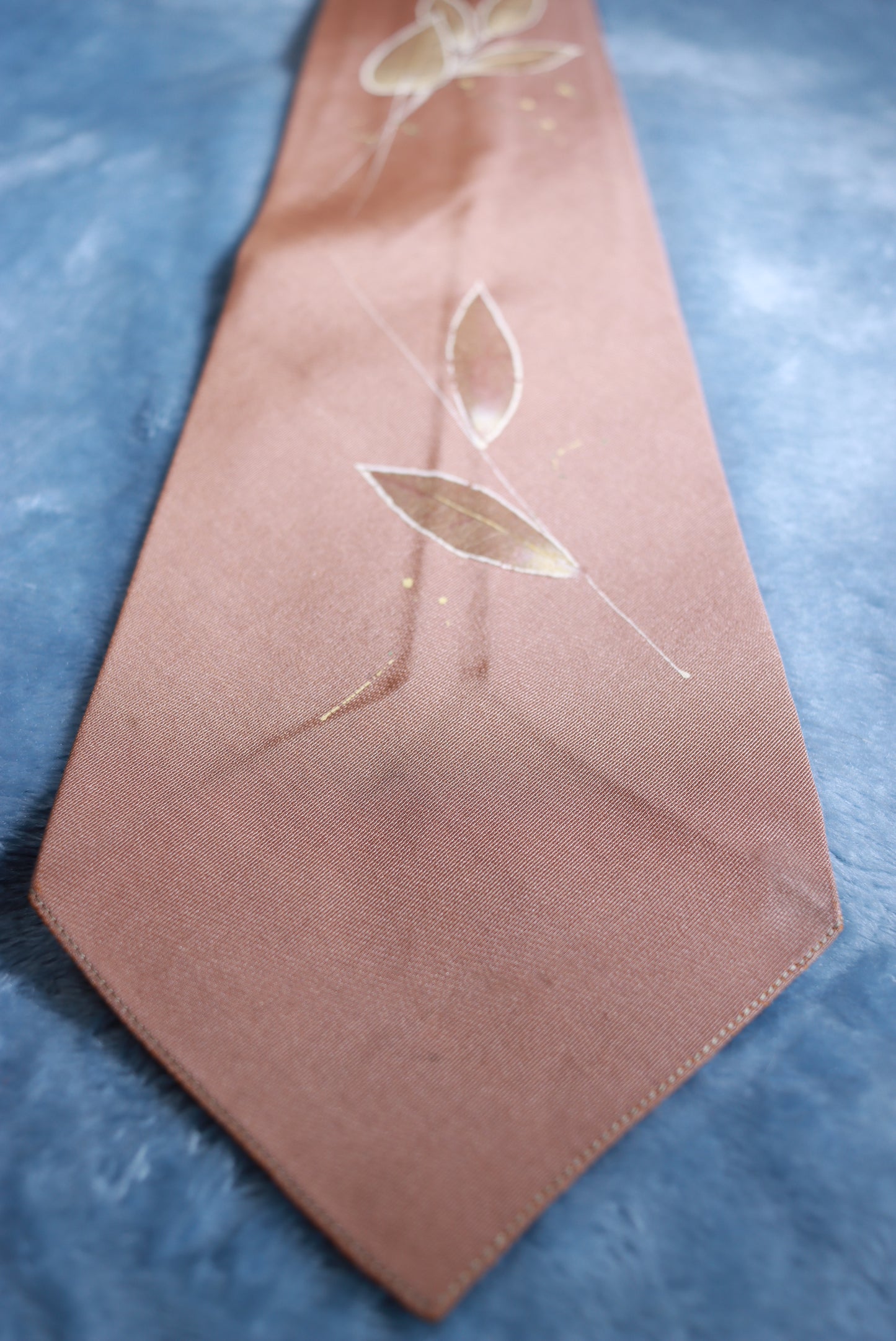 Vintage Taupe Hand Painted Leaf Swing Tie 1940s/50s