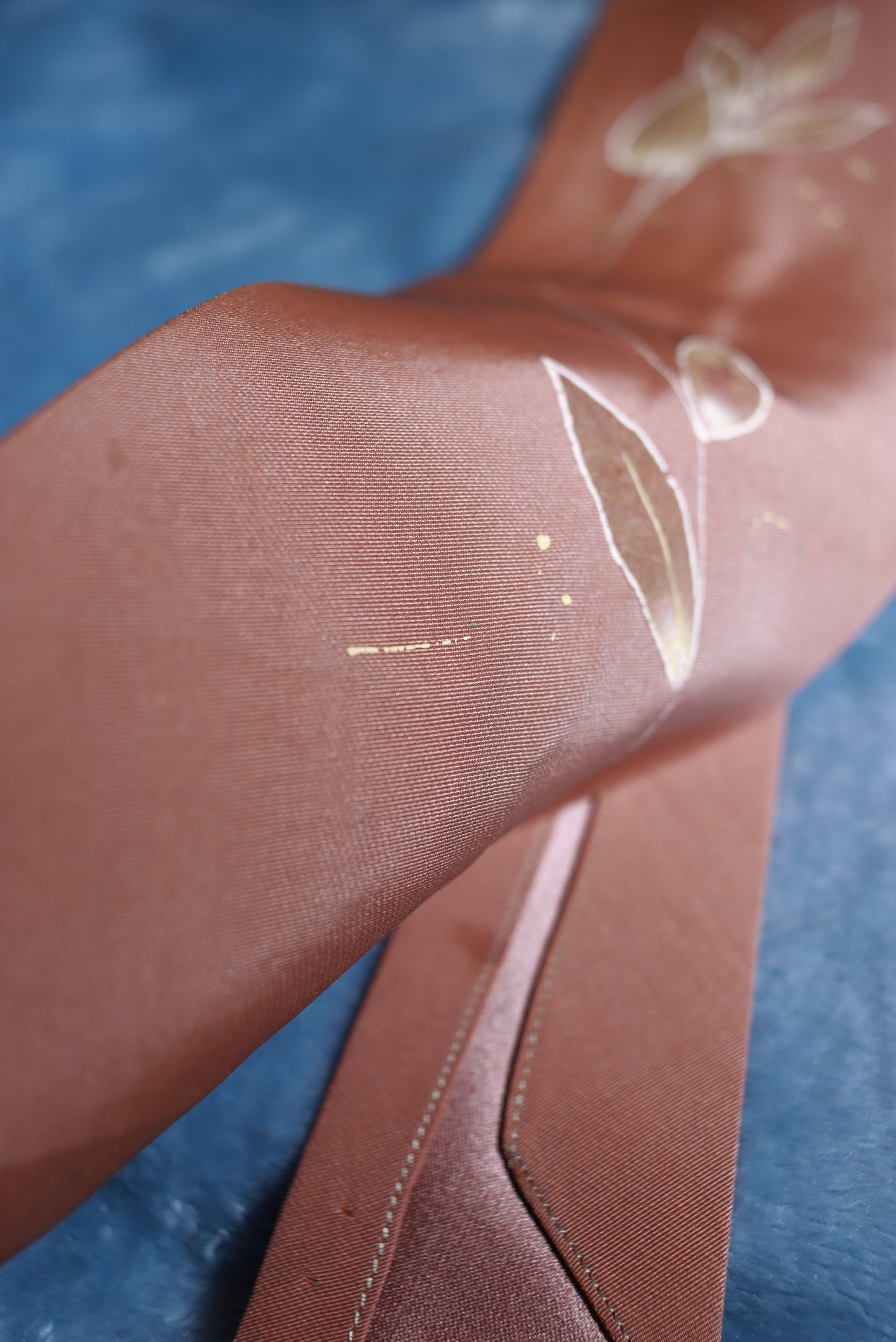 Vintage Taupe Hand Painted Leaf Swing Tie 1940s/50s