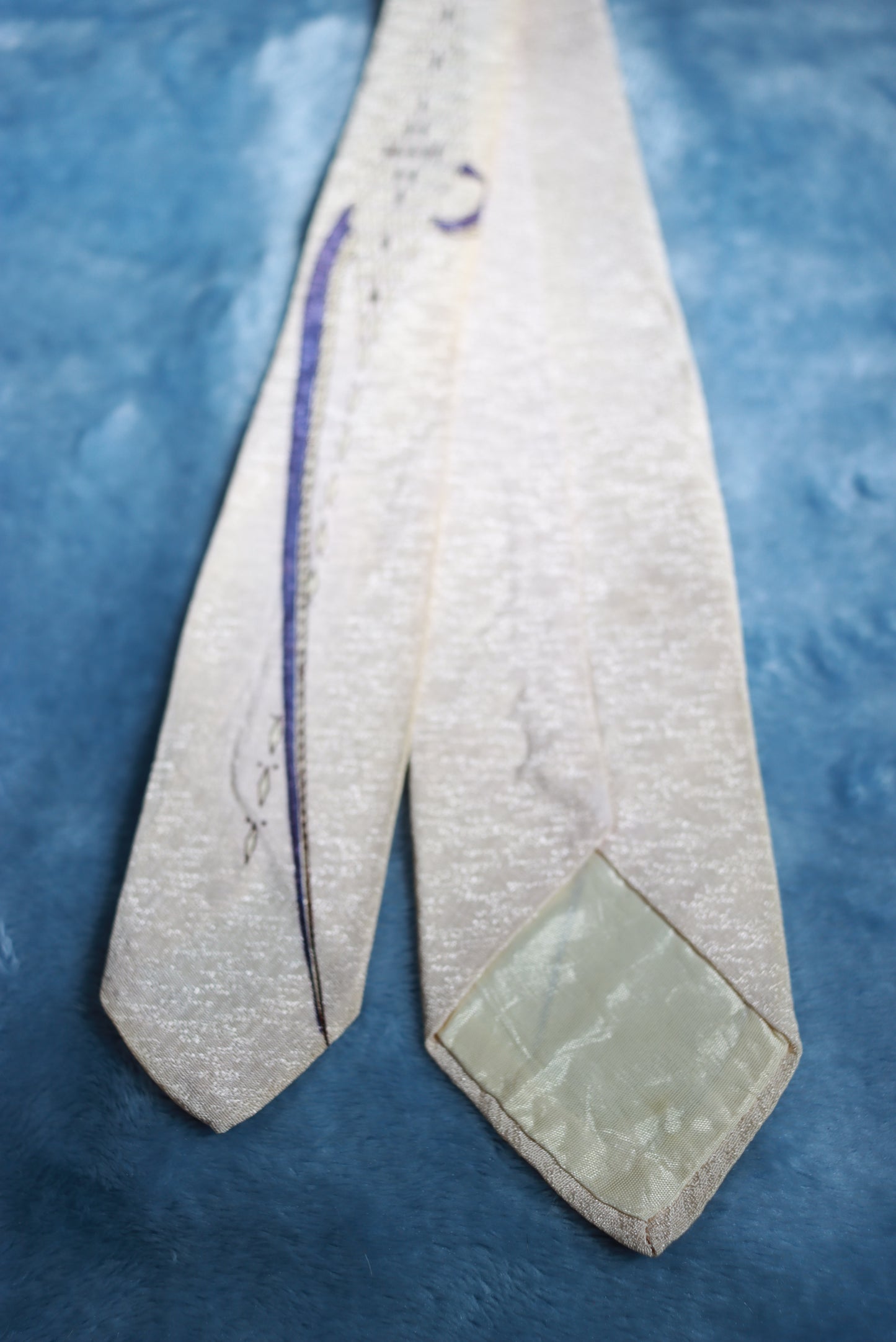 Ivory Art Deco Vintage Tie 1940s/50s