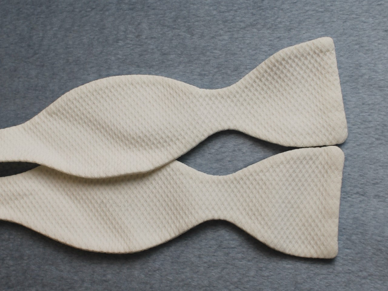 Vintage Akco self tie thistle end white textured bow tie adjustable