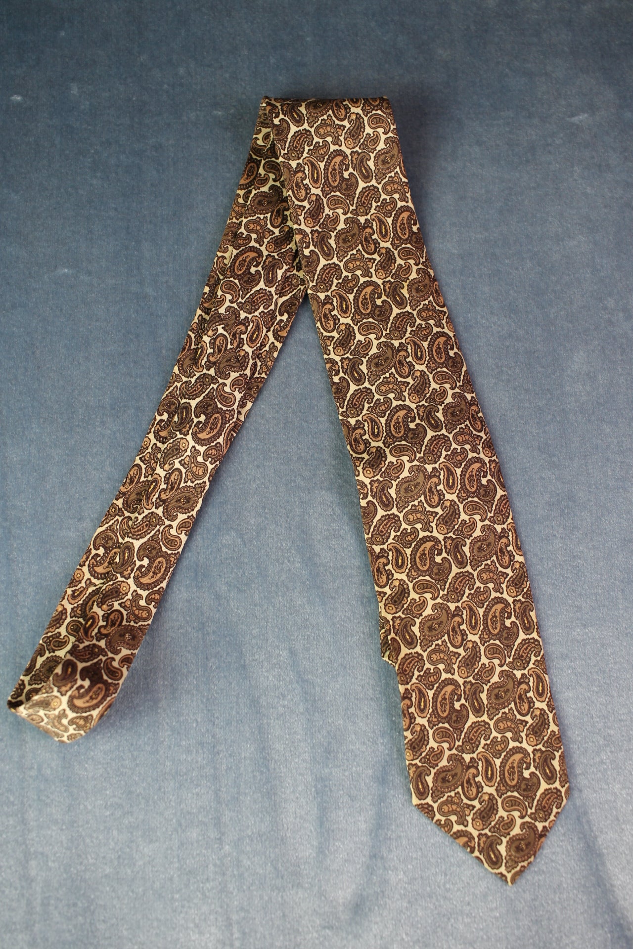 Vintage 1960s John Comfort all silk 2 tones browns paisley skinny tie