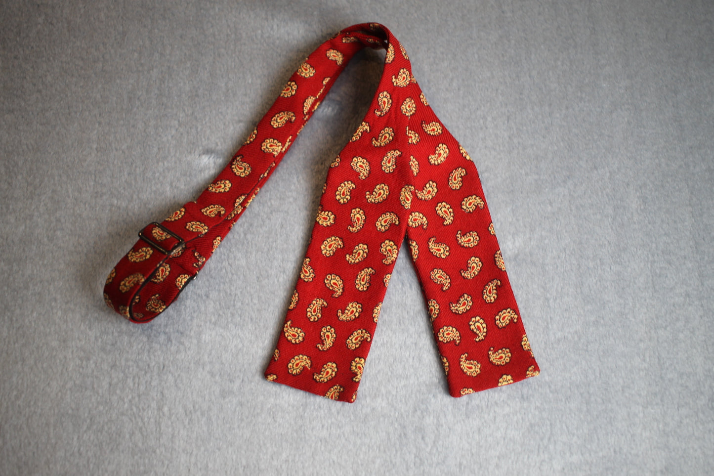 Vintage The Adapta London self tie paddle end red paisley pattern bow tie