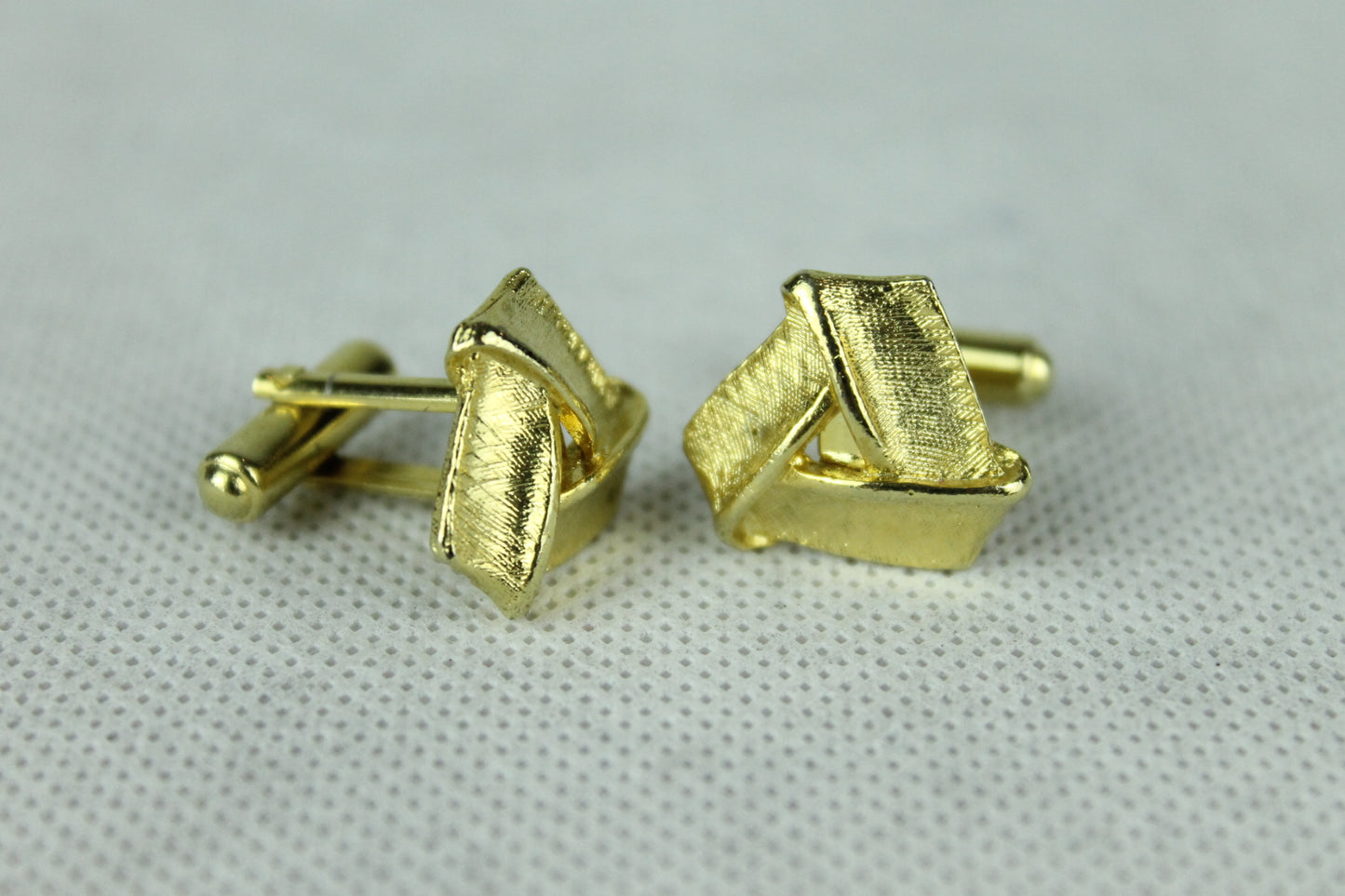 Vintage Gold Metal Triangular Ribbon Cufflinks