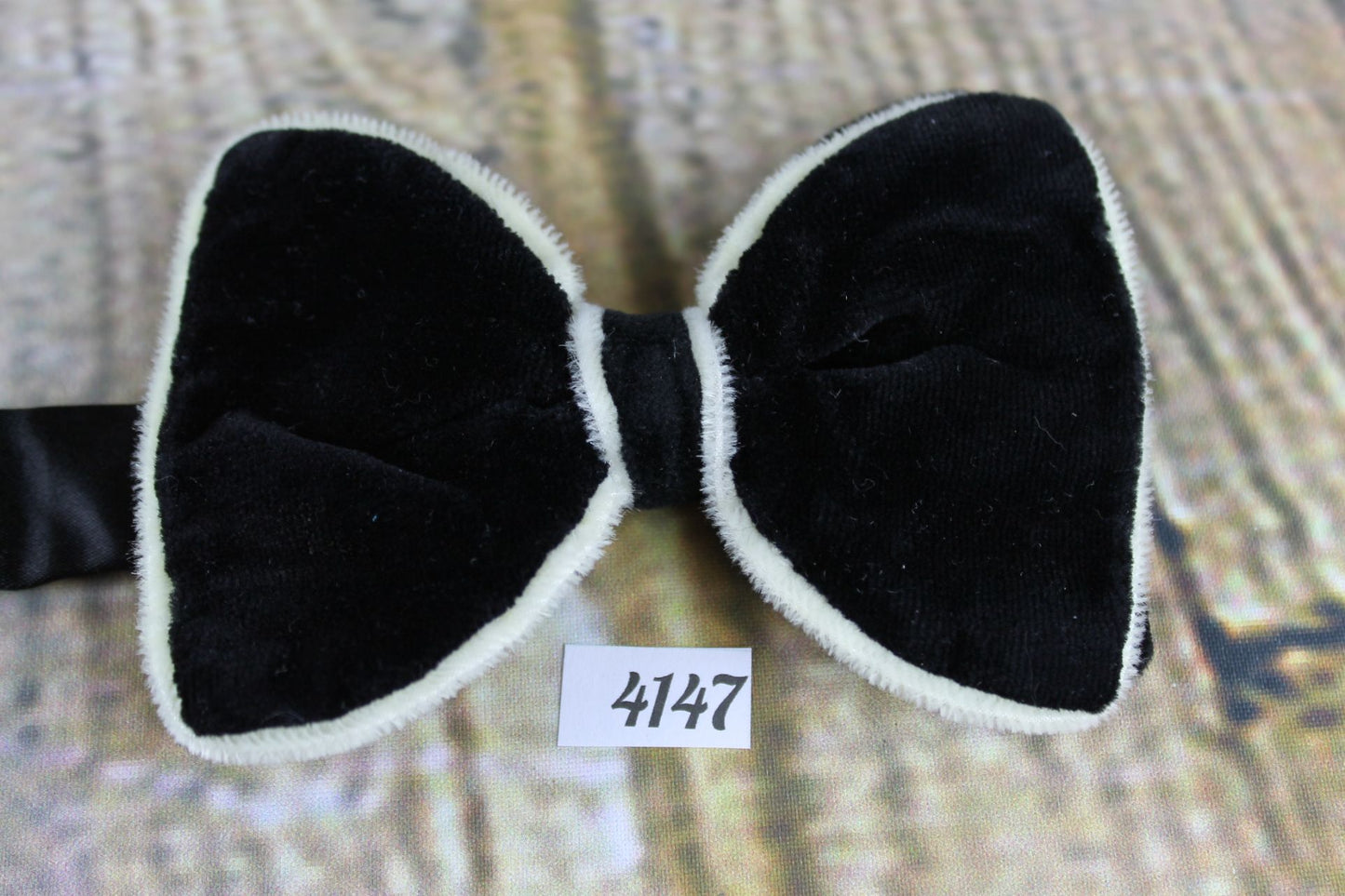 Vintage Unusual 1970s Black Ivory Trim Velvet Pre-Tied Bow Tie Adjustable