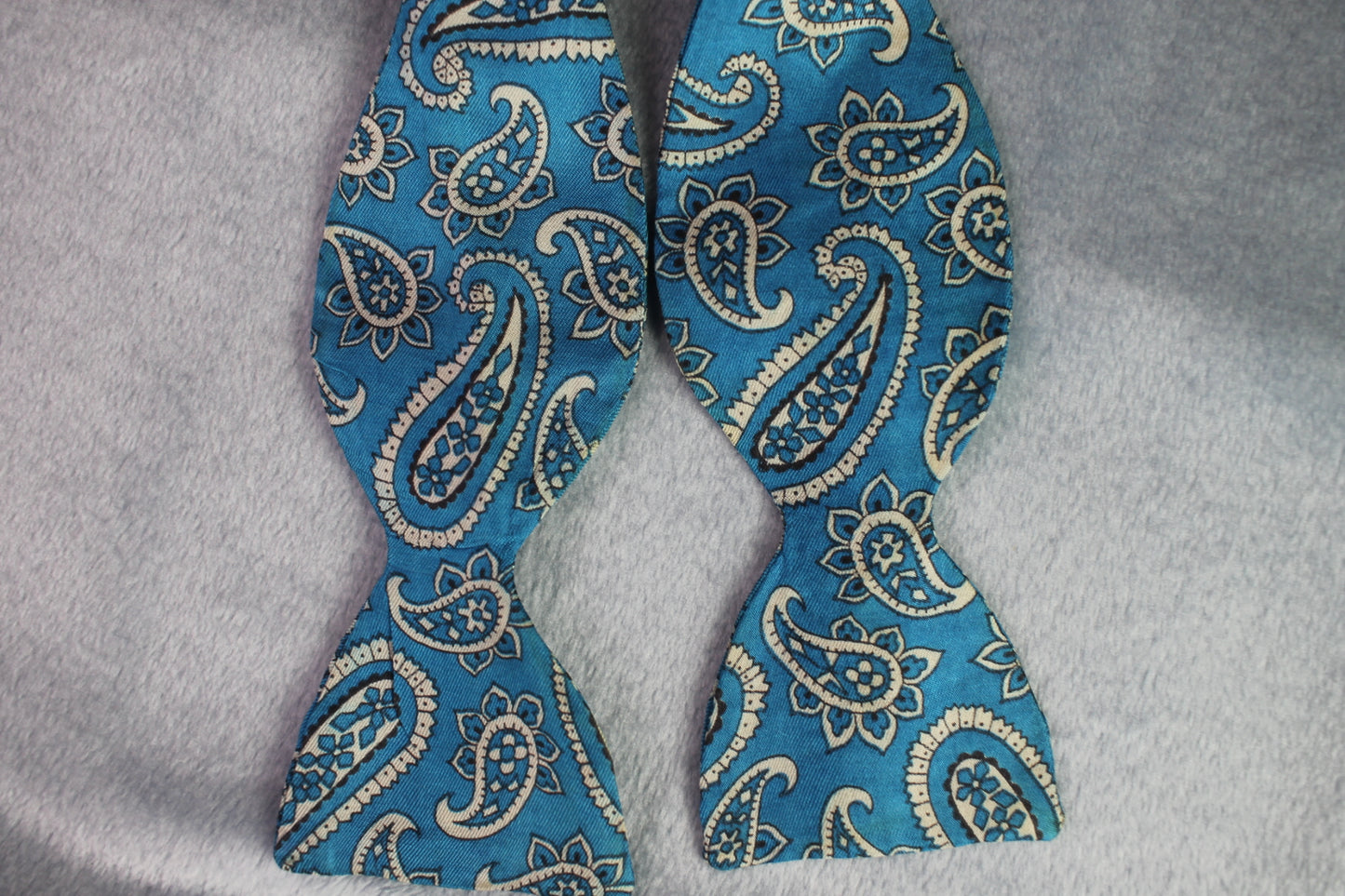 Vintage self tie thistle end blue white pattern bow tie adjustable