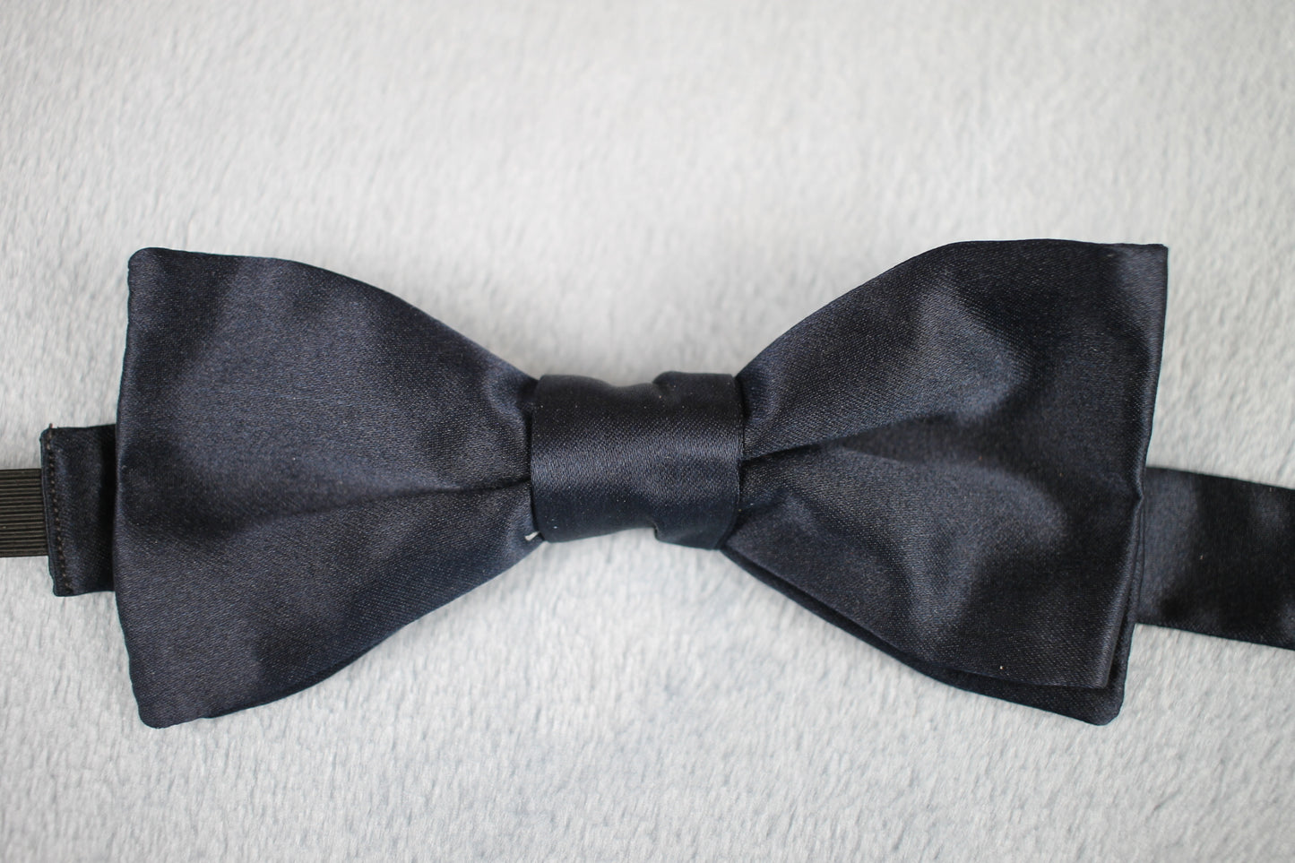 Vintage Reine Seide pre-tied dark blue silk 1970s bow tie adjustable