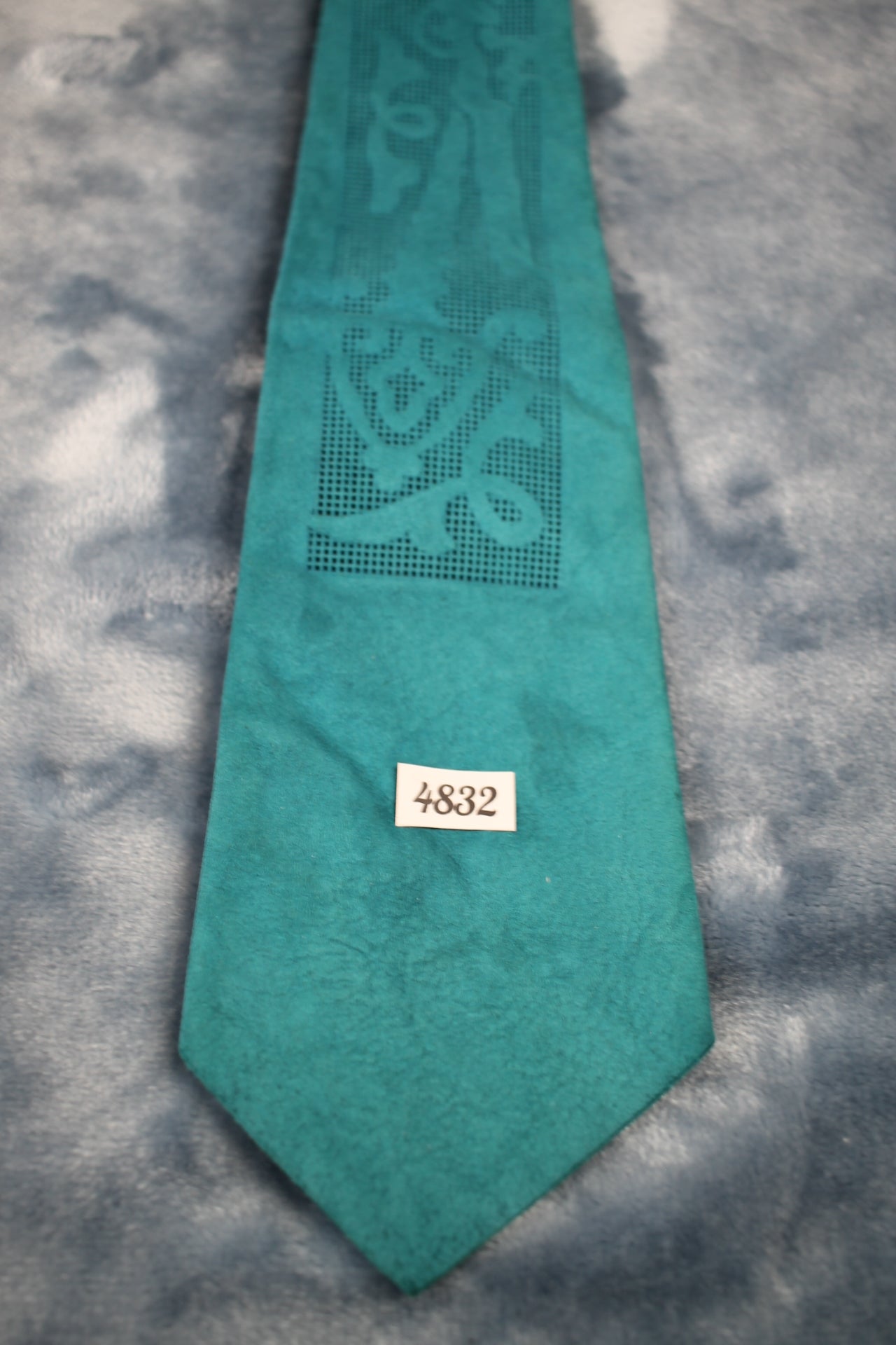 Vintage 1940s/50s suede cut turquoise swing tie