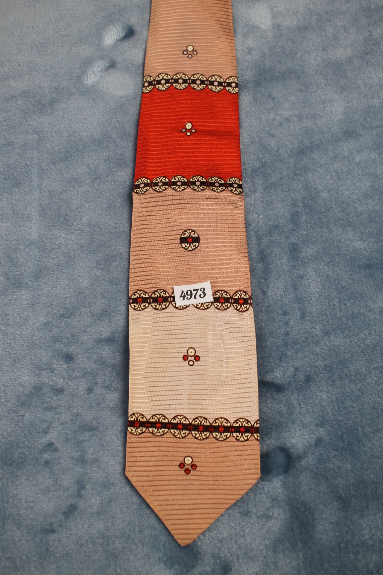 Vintage 1940s/50s pink ivory motifs pattern skinny tie