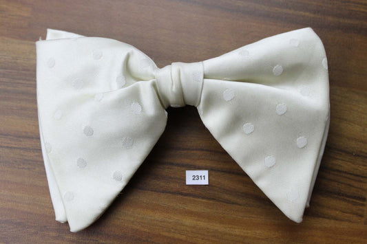 Vintage ivory jacquard spot large drop clip on bow tie