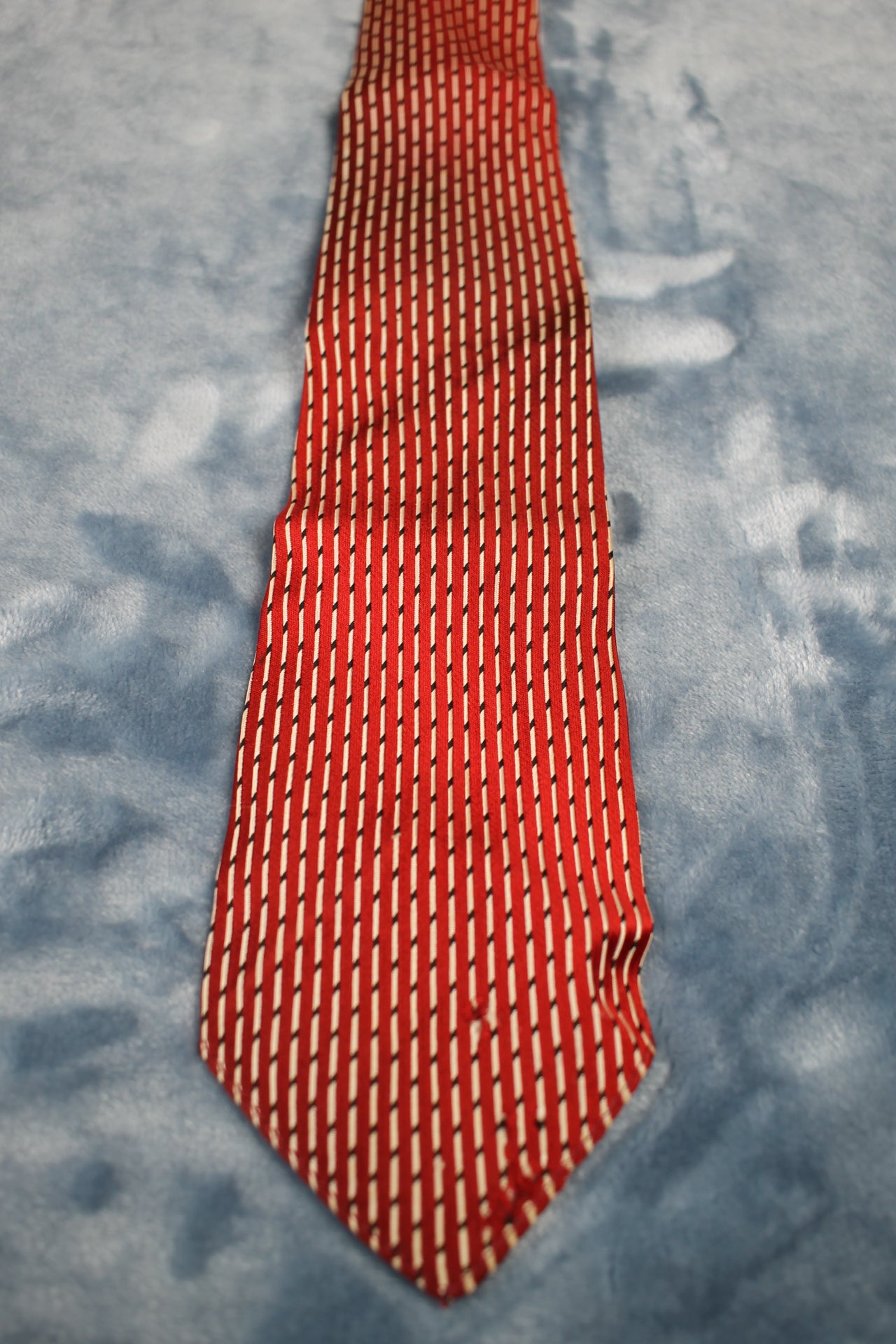 Vintage Parisian NZ 1940s/50s red white black lines pattern swing tie