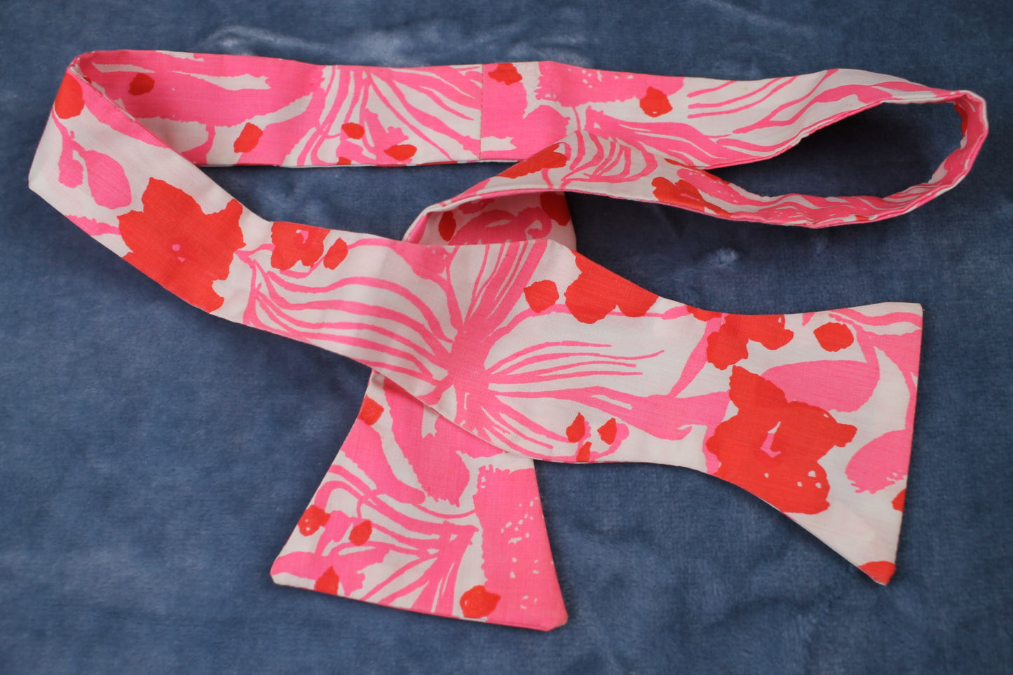 Vintage self tie thistle end pink white pattern bow tie