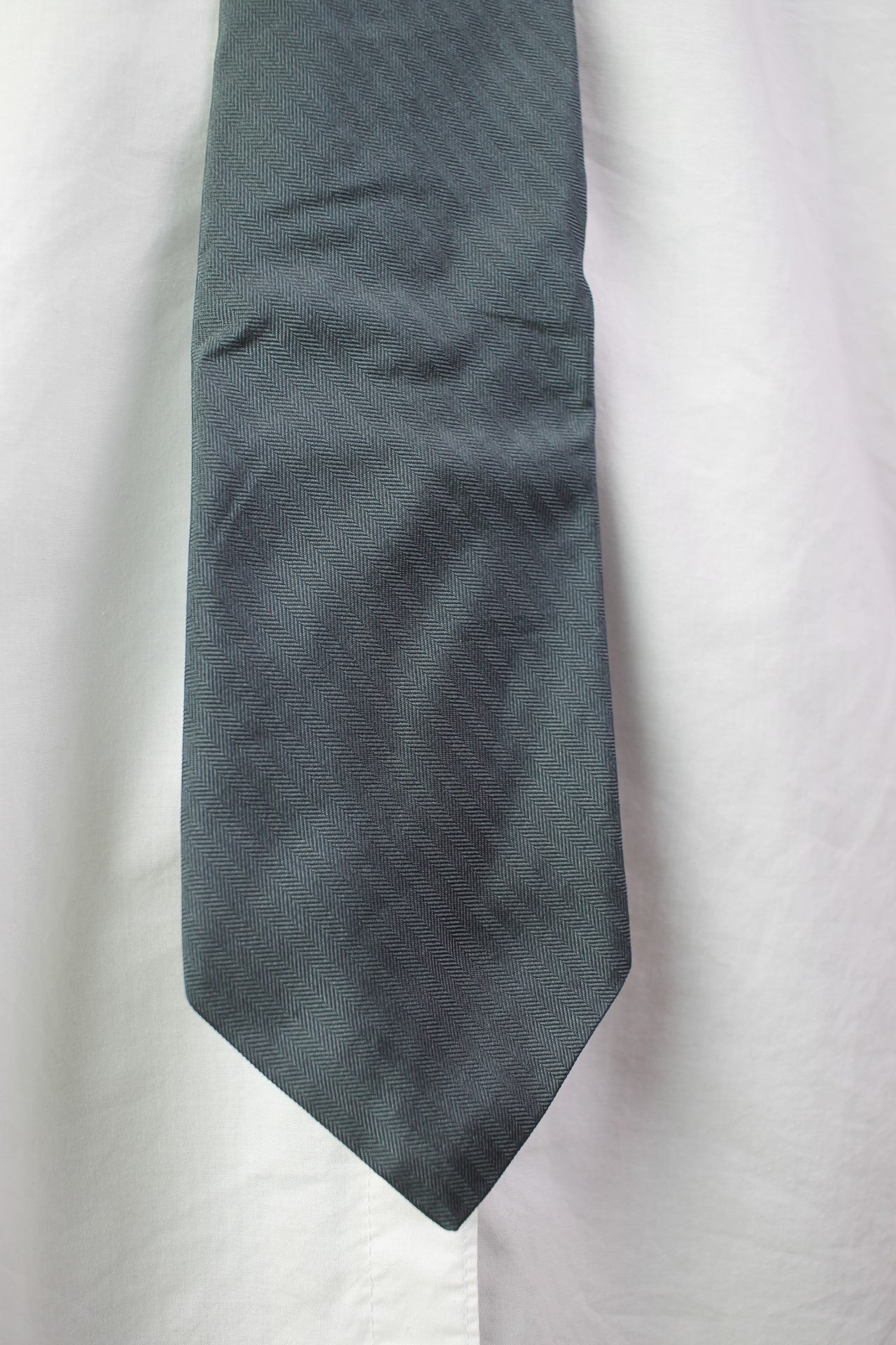 Vintage Calvin Klein 100% silk dark blue navy tie