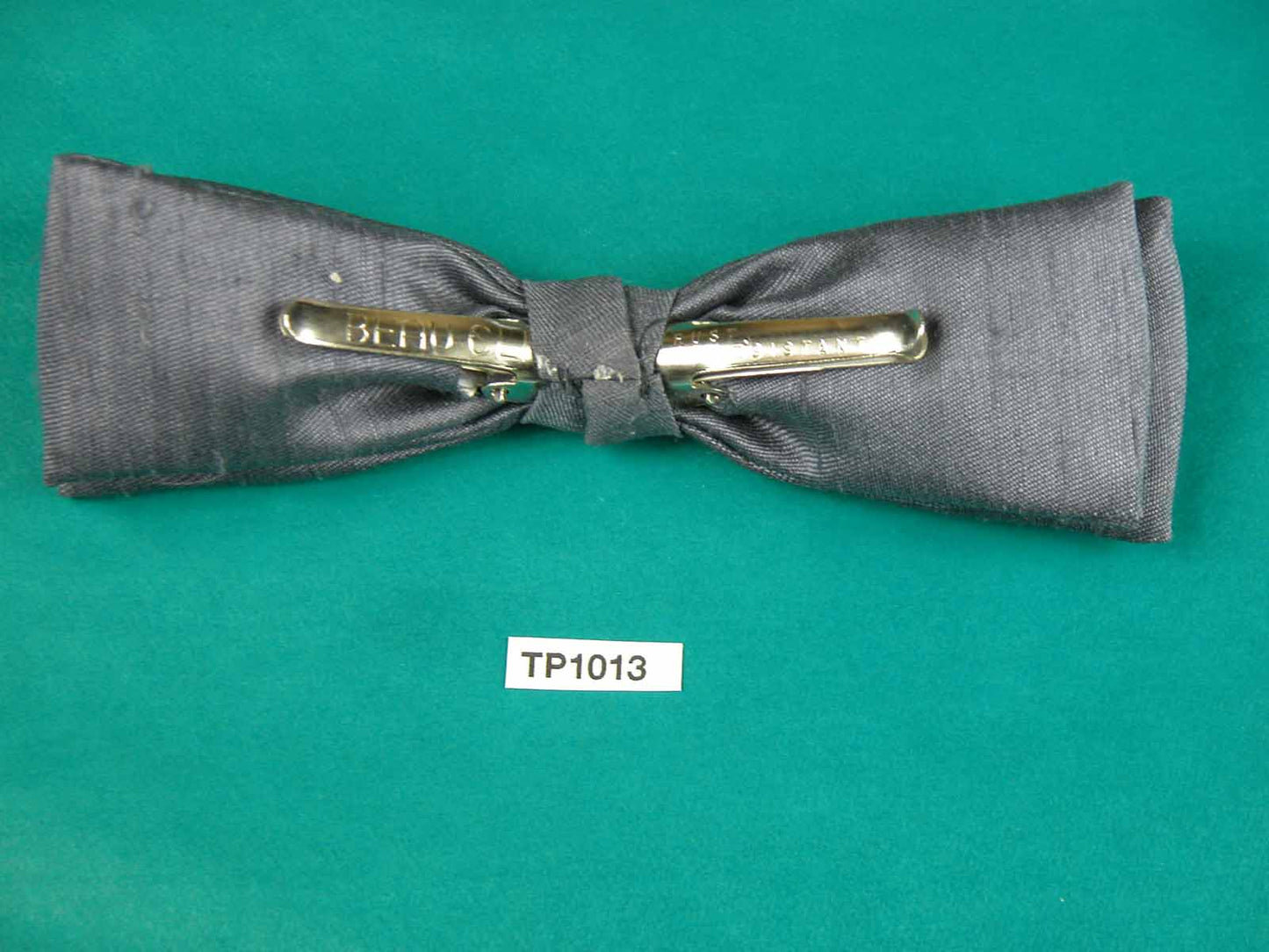 Vintage grey slub fabric square end clip on bow tie