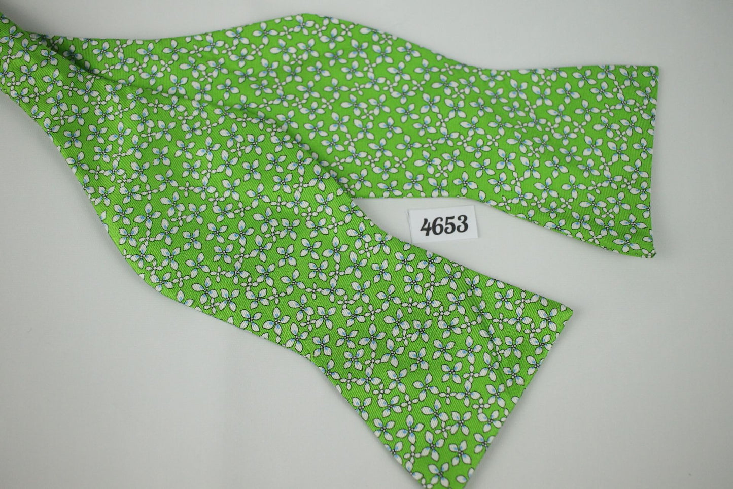 Tommy Hilfiger All Silk Green White Flowers Self Tie Straight End Thistle Bow Tie