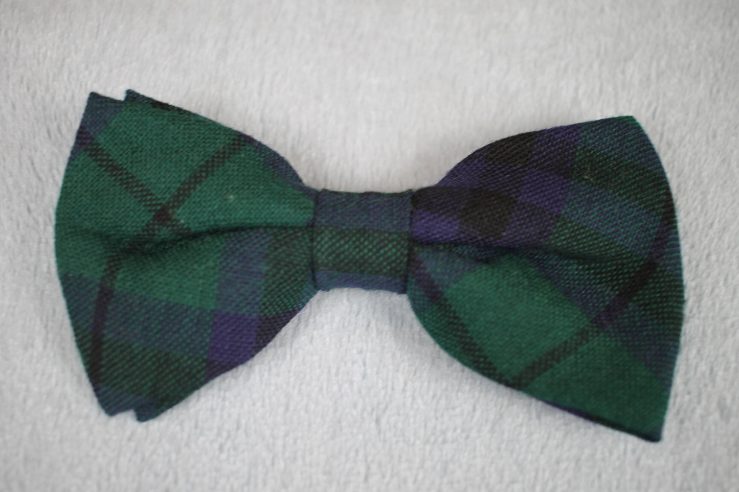 Vintage green blue tartan pattern clip on bow tie
