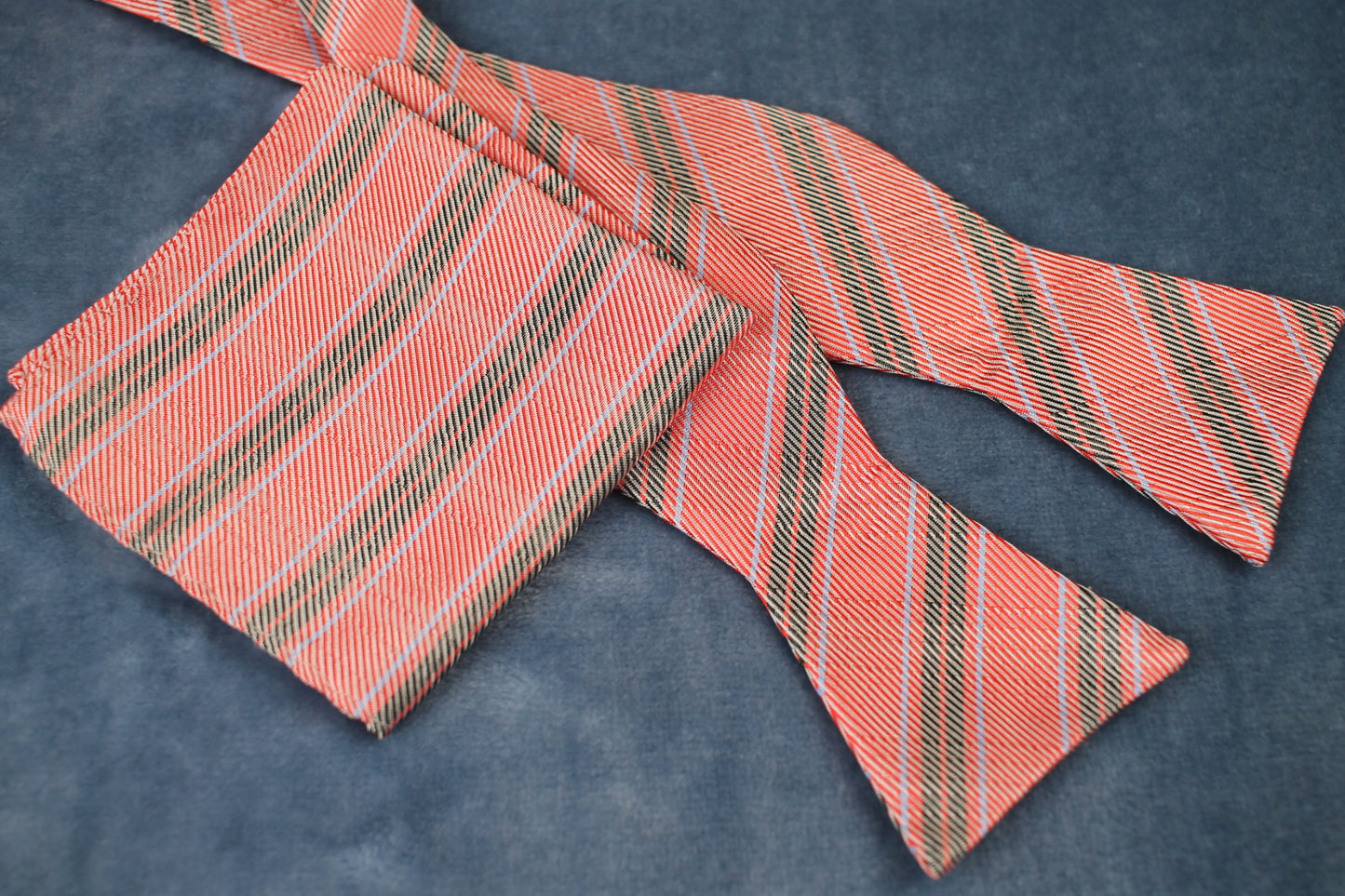 Vintage The Ellis Company self tie bow tie and handkerchief set pure silk pink green blue crosshatch pattern adjustable