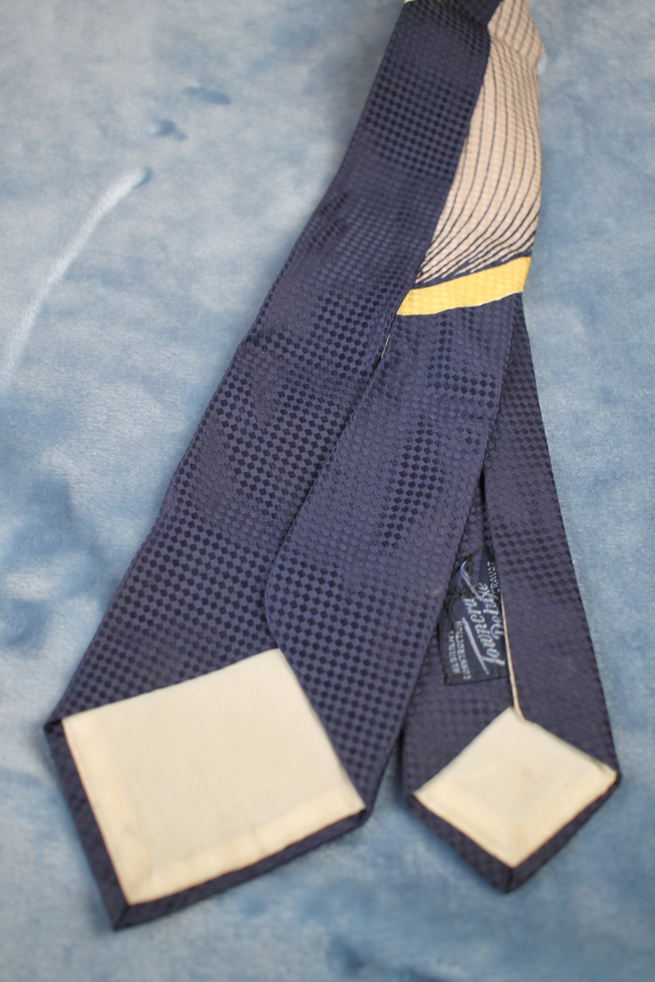 Vintage Towncraft Deluxe 1940s/50s dark blue yellow beige pattern swing tie
