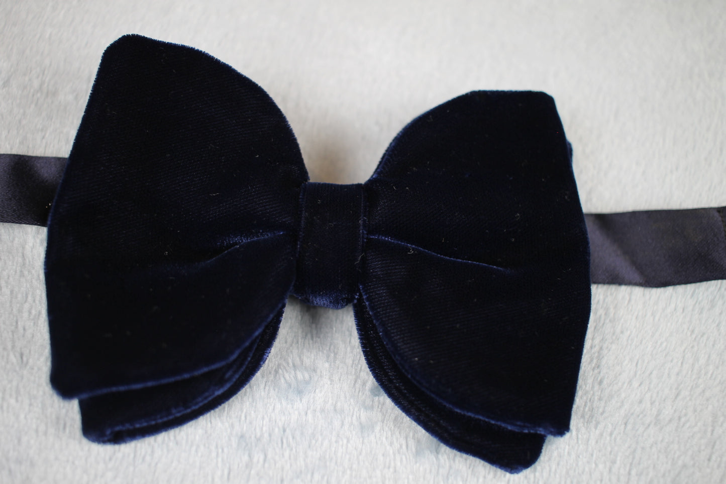 Vintage pre-tied classic large blue velvet bow tie adjustable