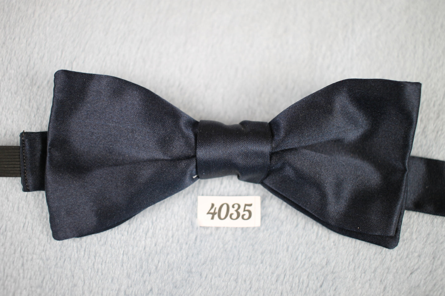 Vintage Reine Seide pre-tied dark blue silk 1970s bow tie adjustable