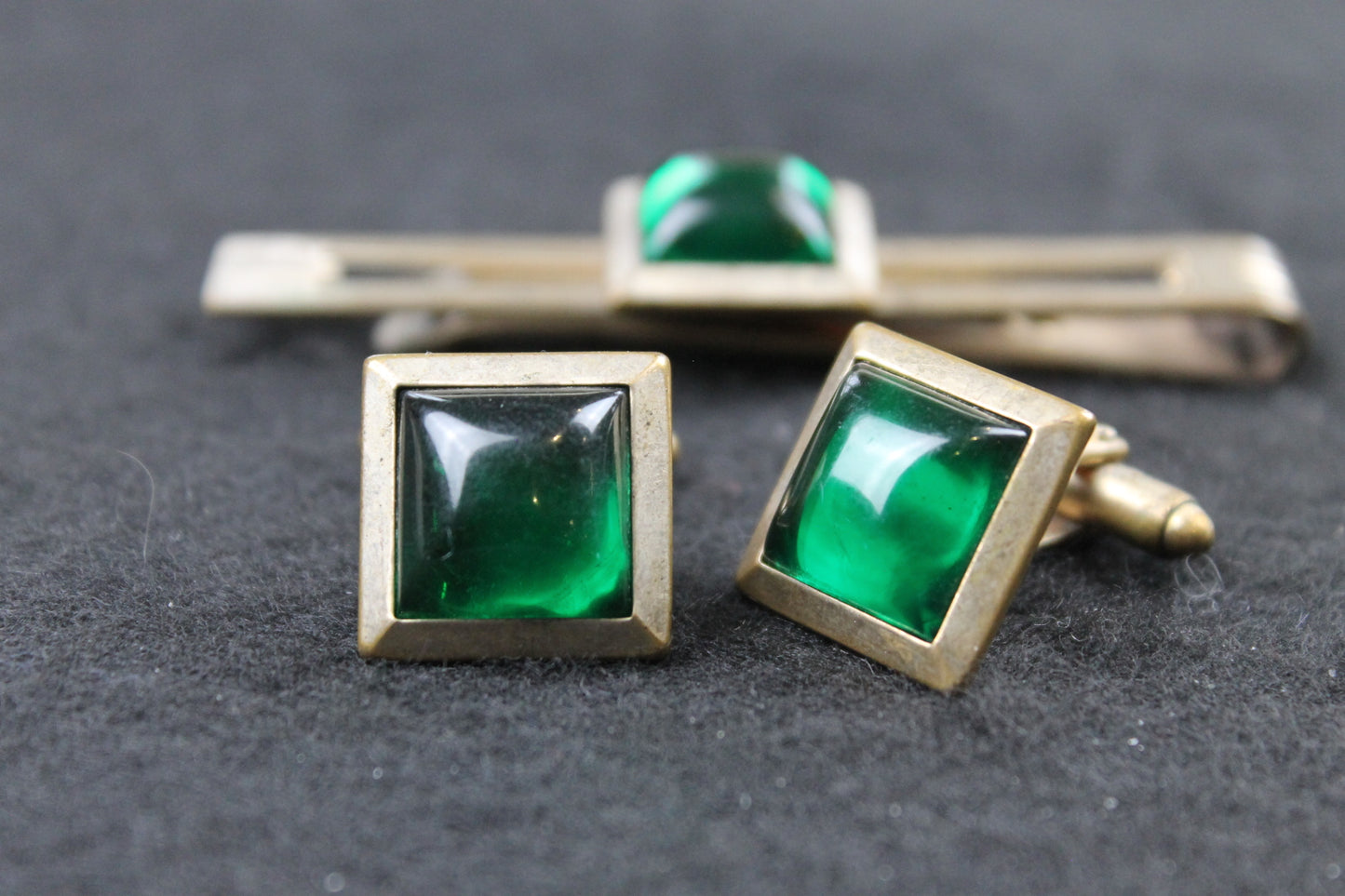 Vintage Green Square Lucite Stone Cufflinks and Tie Clip Set