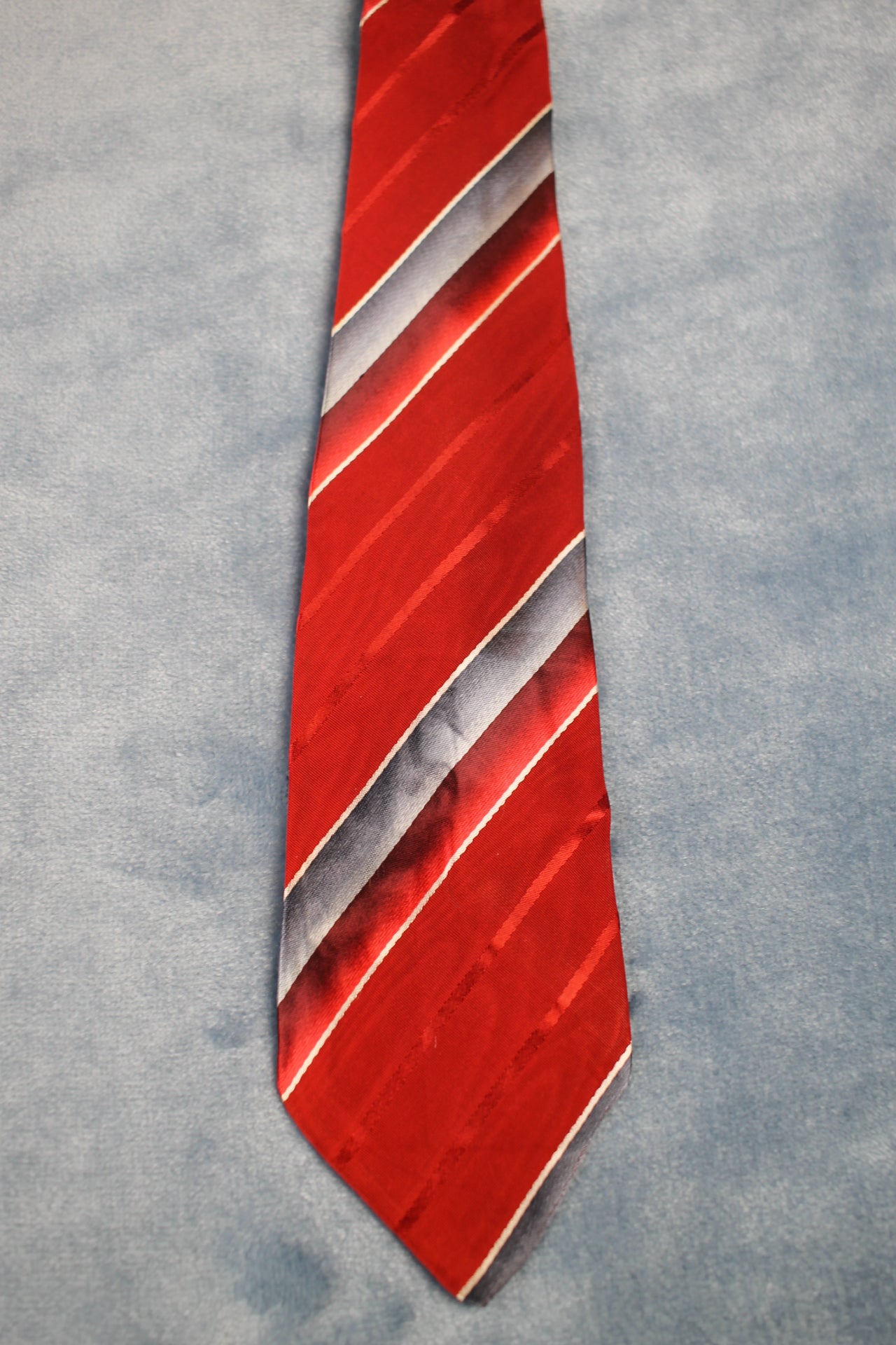 Vintage Red Silver Striped Pattern Swing Tie 1940s/50s