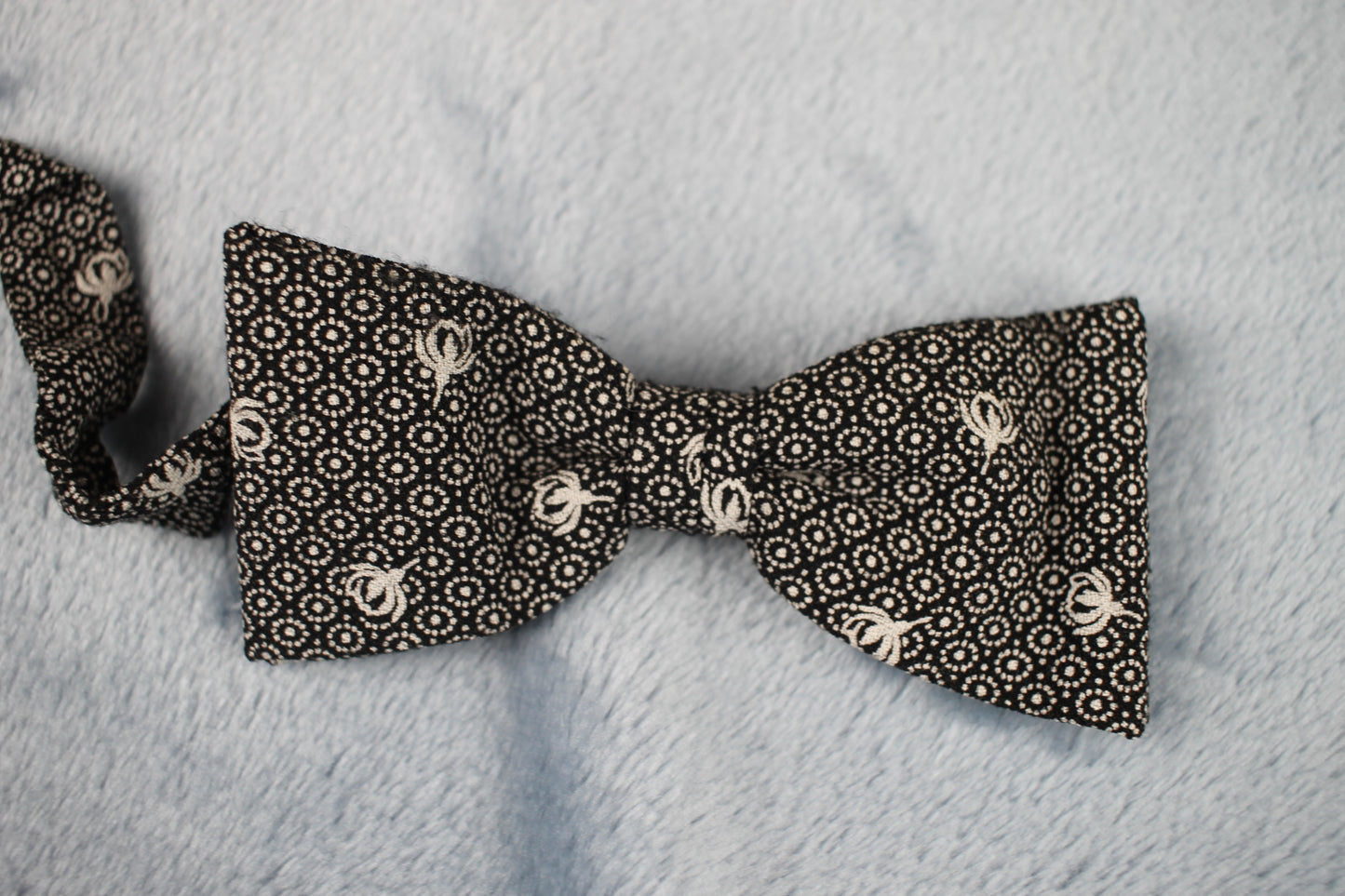 Vintage pre-tied black white motif pattern bow tie adjustable