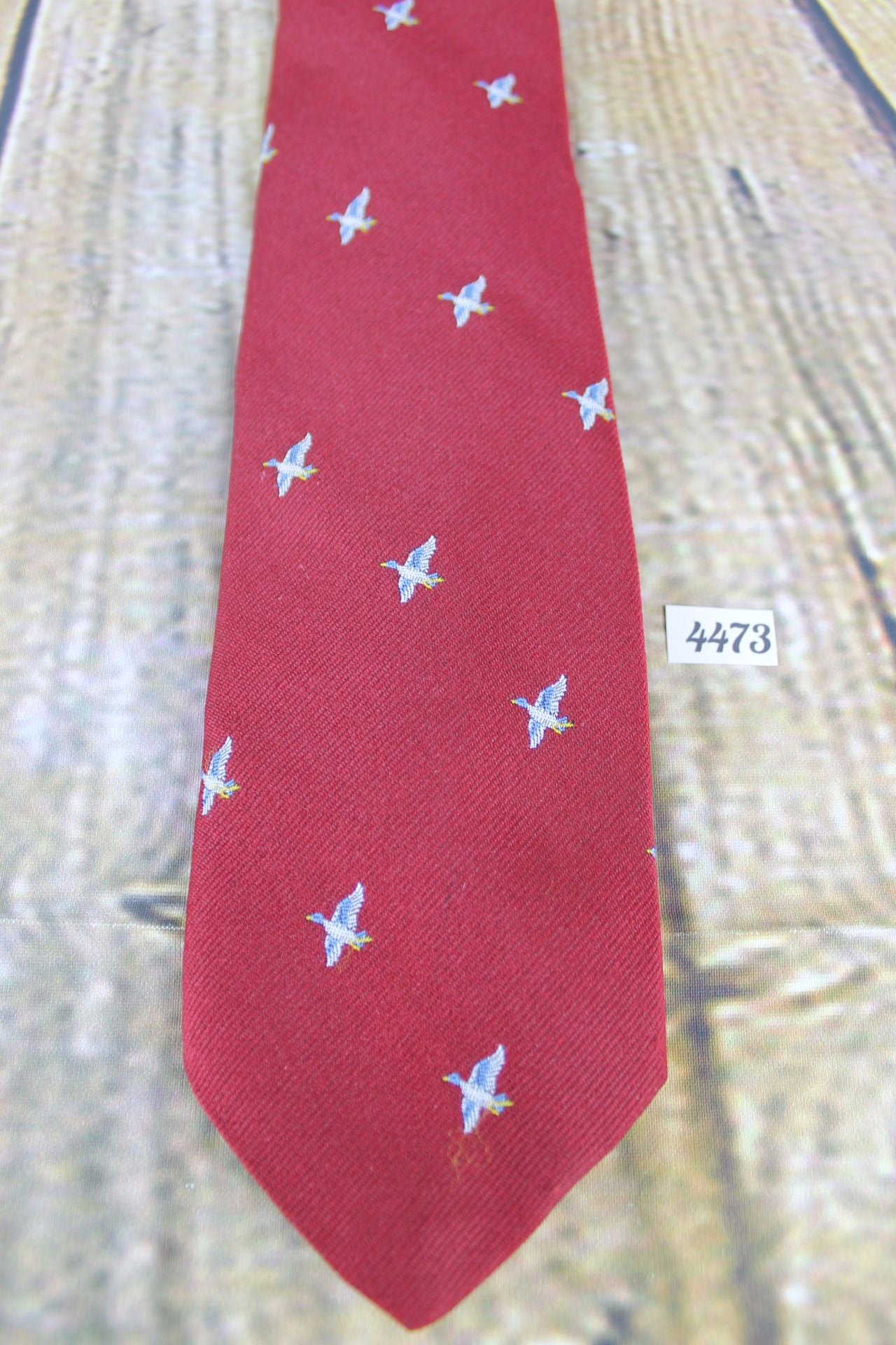 Vintage Smith & Welton burgundy duck hunting shooting design skinny tie 1960s