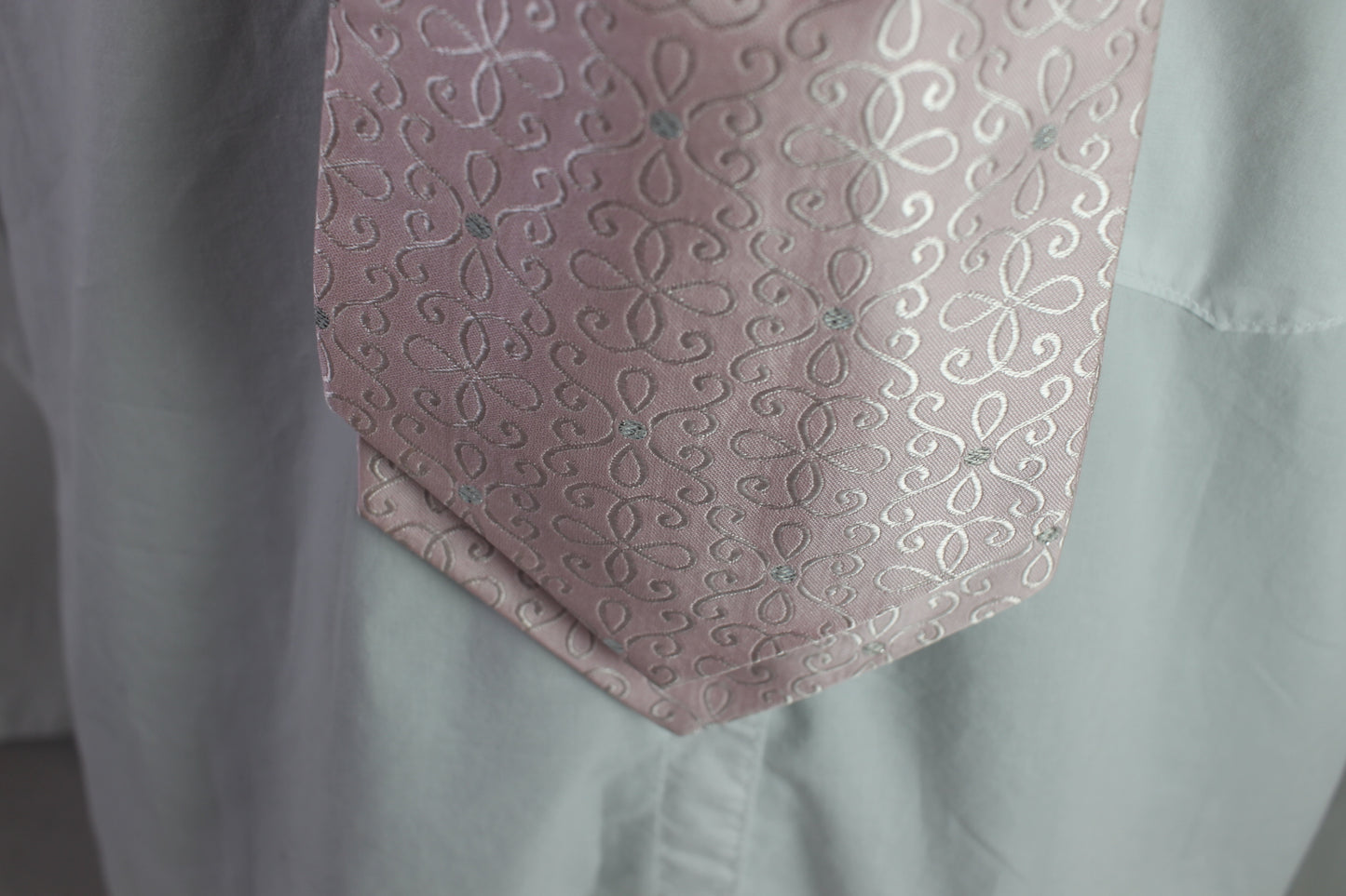 Vintage pre-tied baby pink silver pattern wedding cravat adjustable