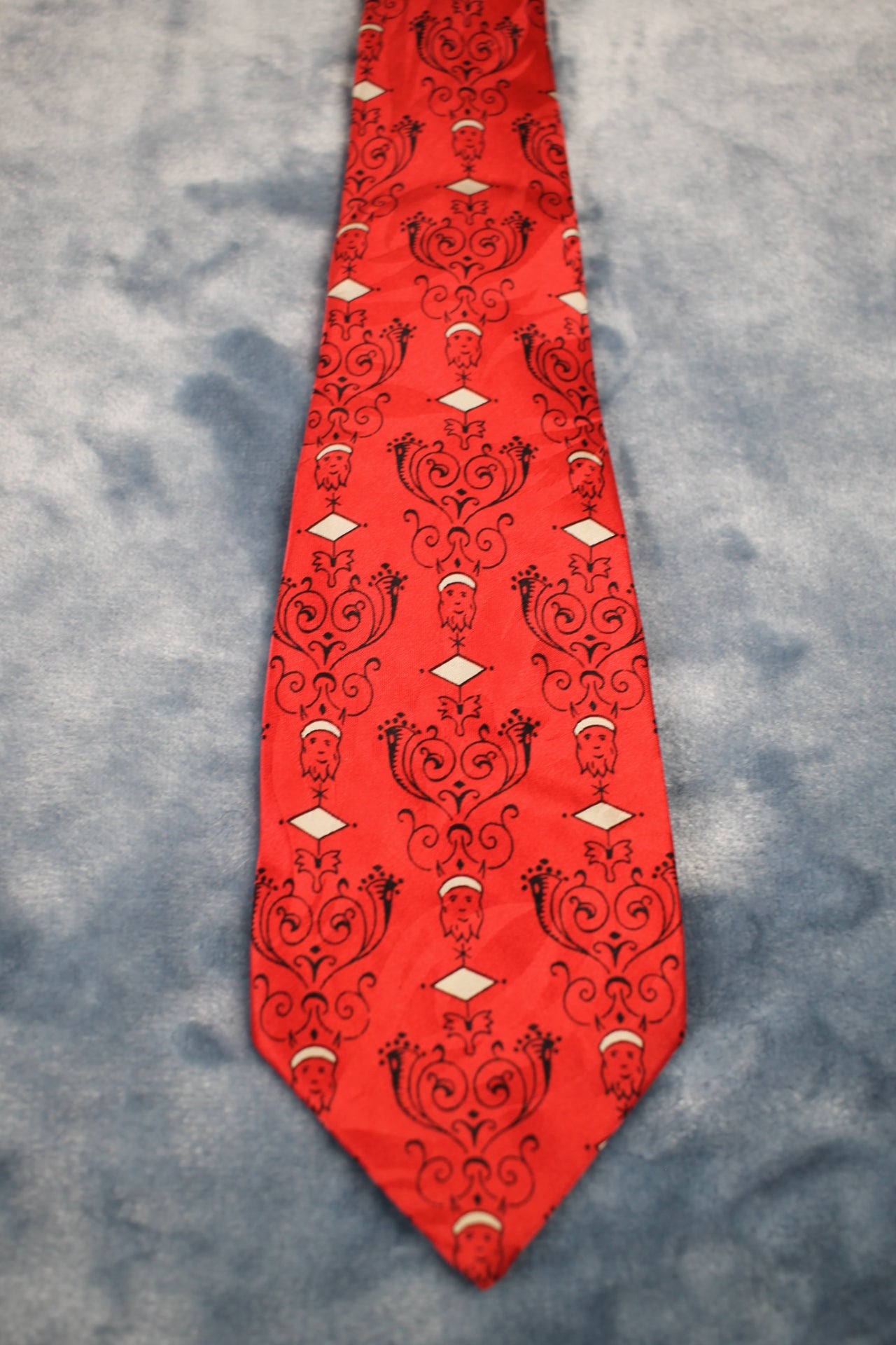 Vintage Famous Barr Co1940s/50s red silver pattern swing tie